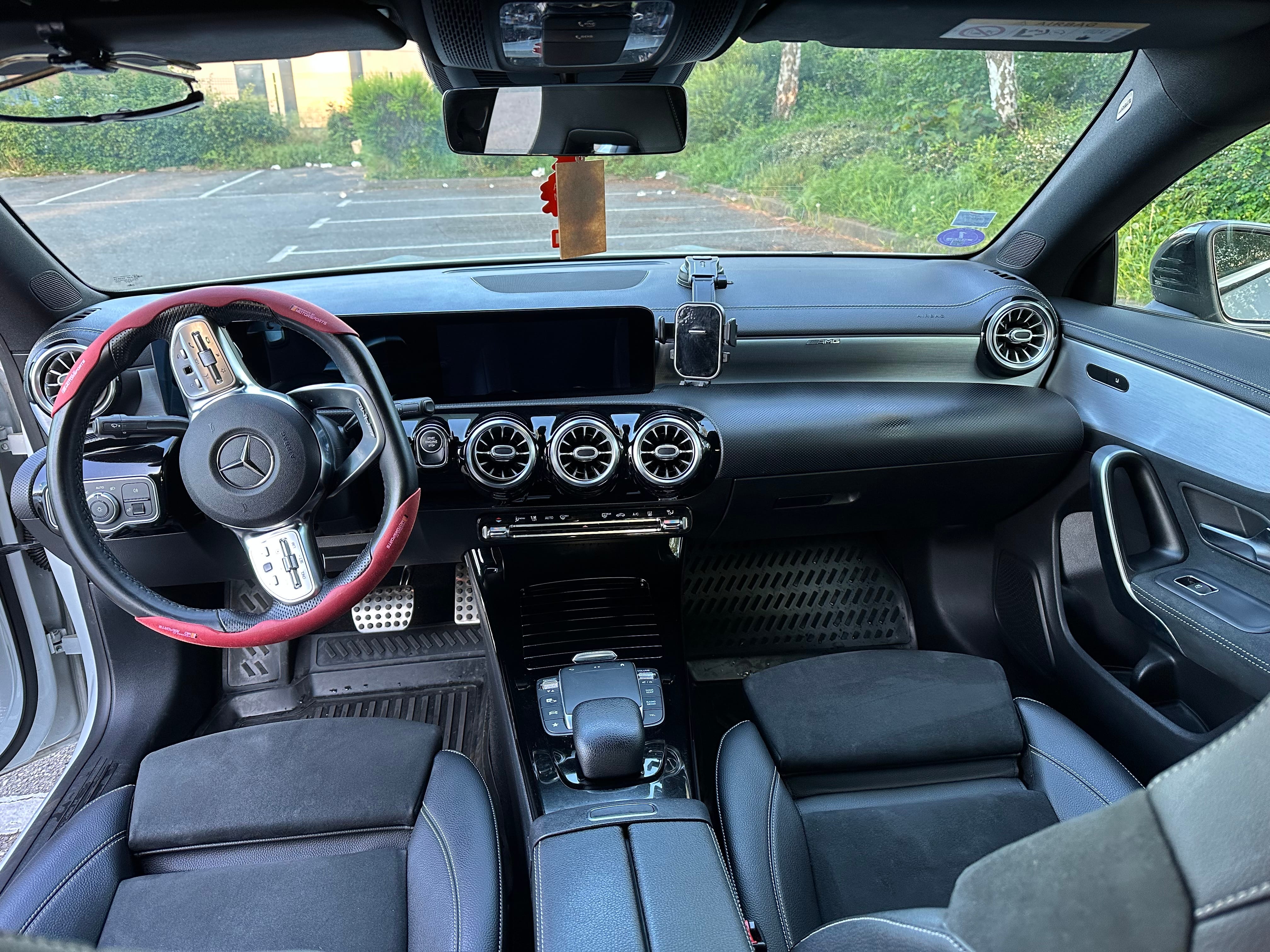 Mercedes-Benz CLA 250 avec GPS