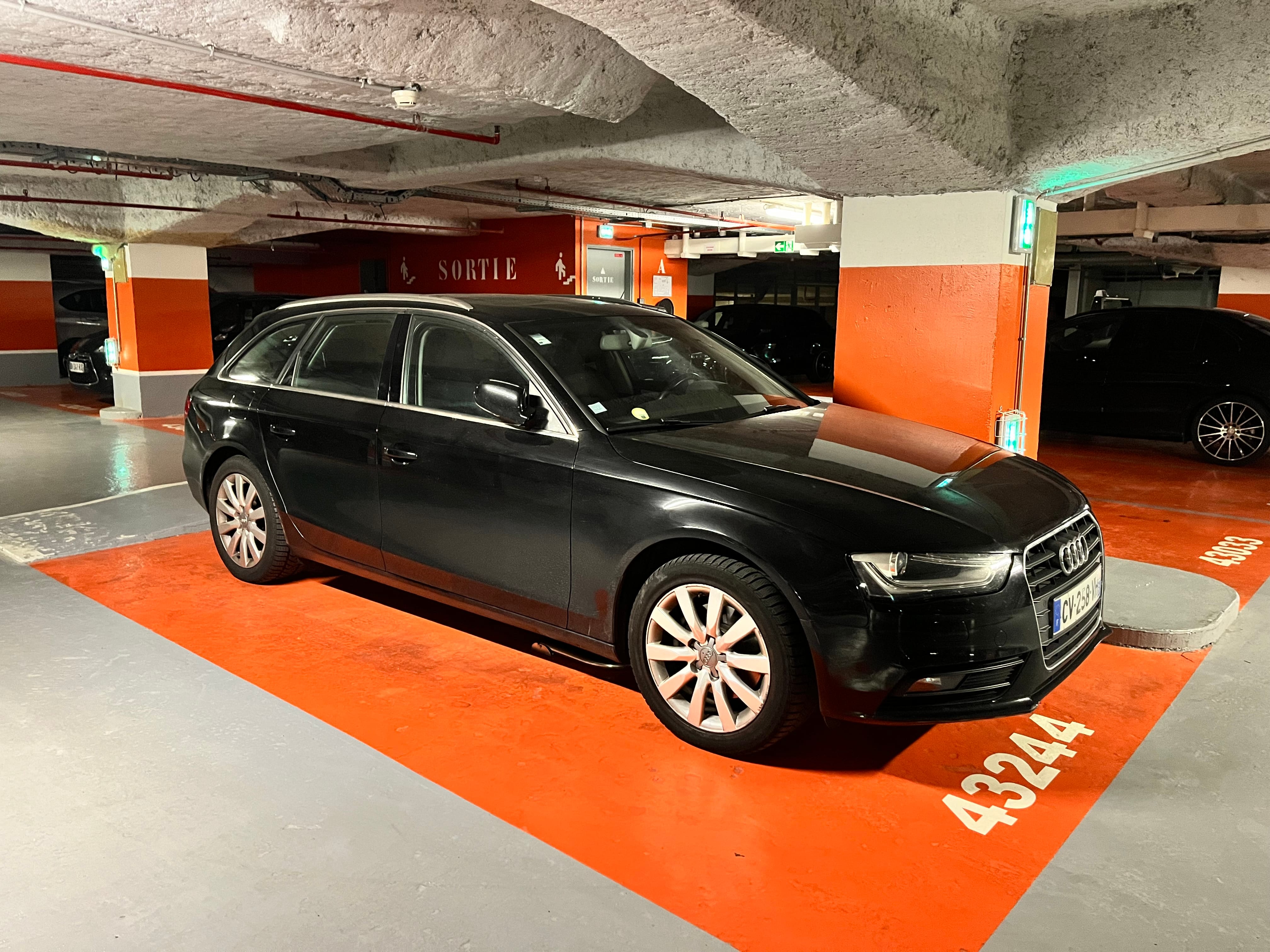 Audi A4 Avant mit Navigationsgerät