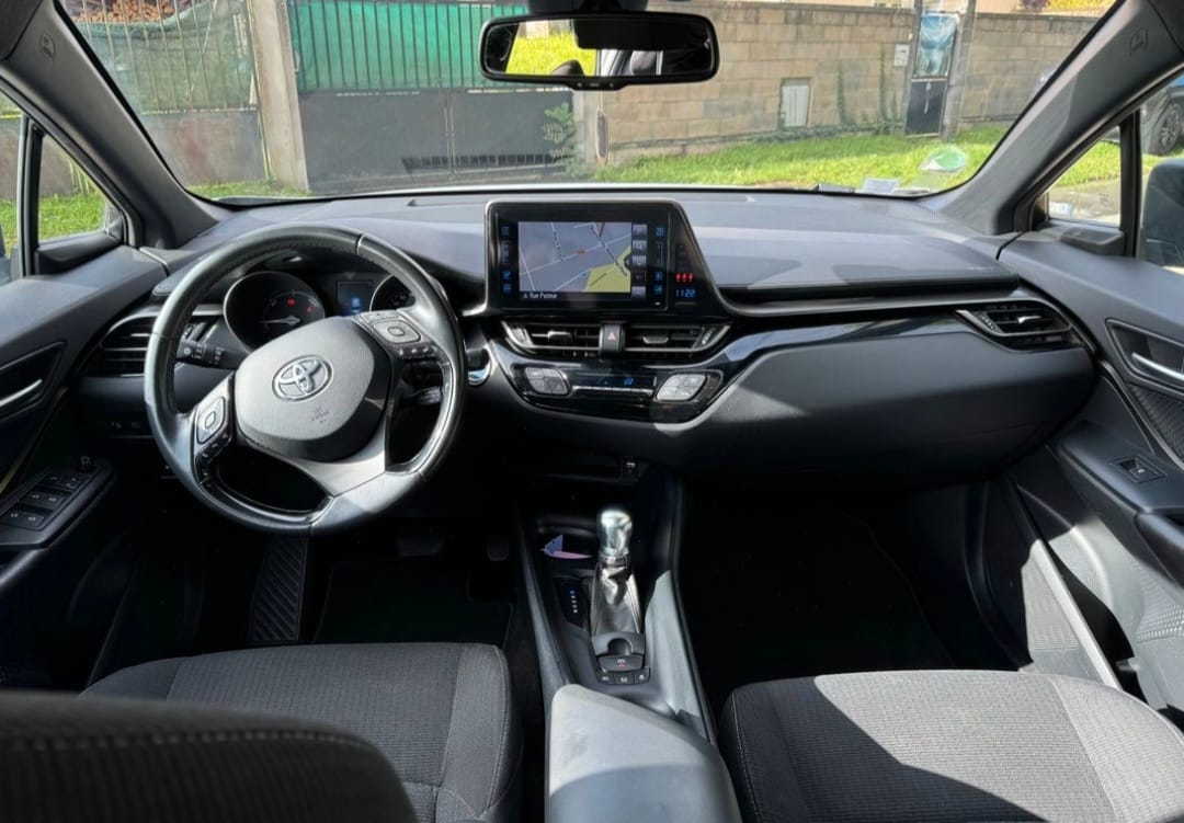 Toyota C-HR avec Entrée audio / iPod