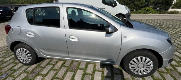 Dacia Sandero Essential 1.2L Essence et SuperEthanol E85 - climatisation - Apple CarPlay et Android Auto avec Android Auto