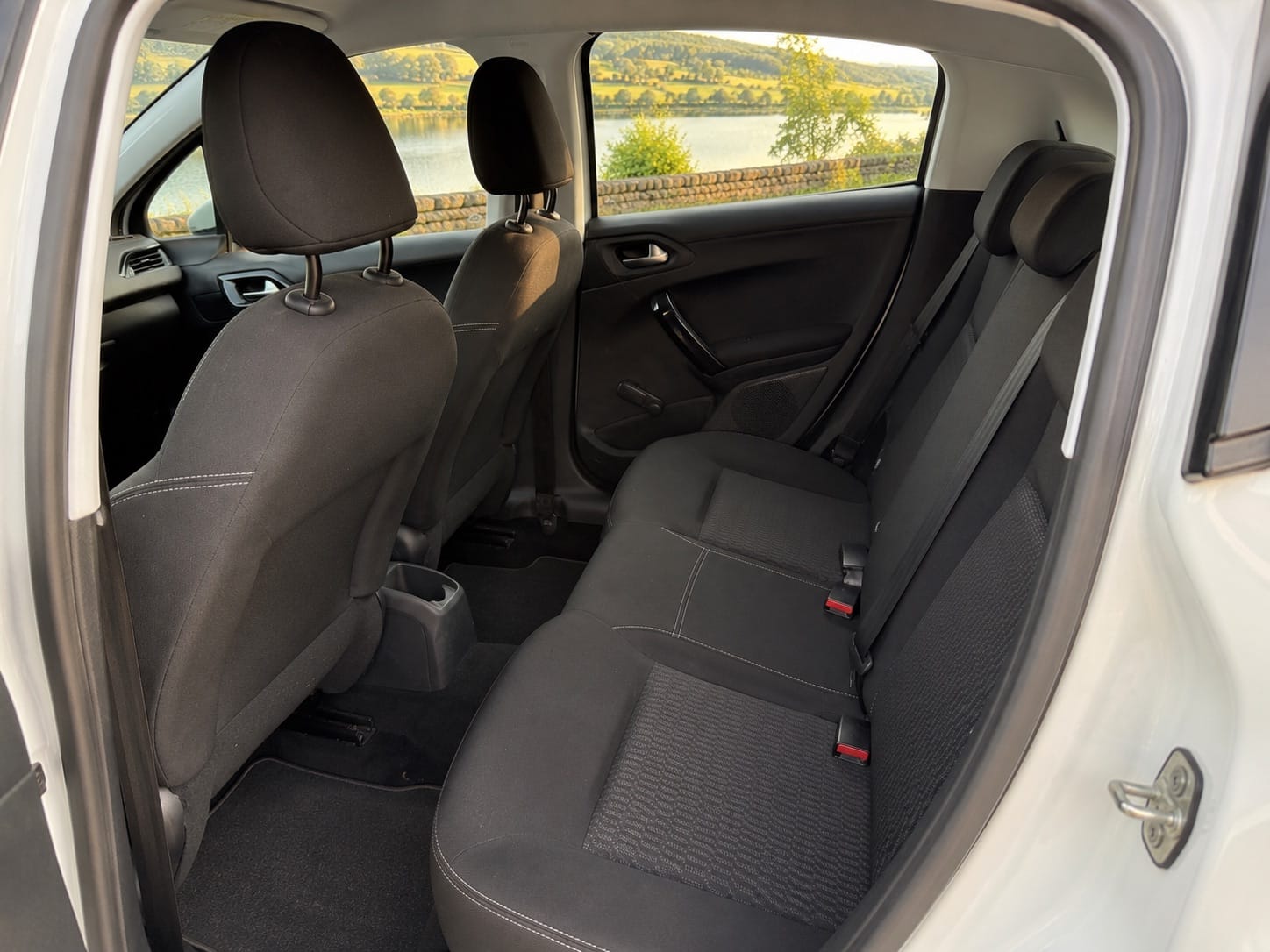 Peugeot 208 avec Autoradio