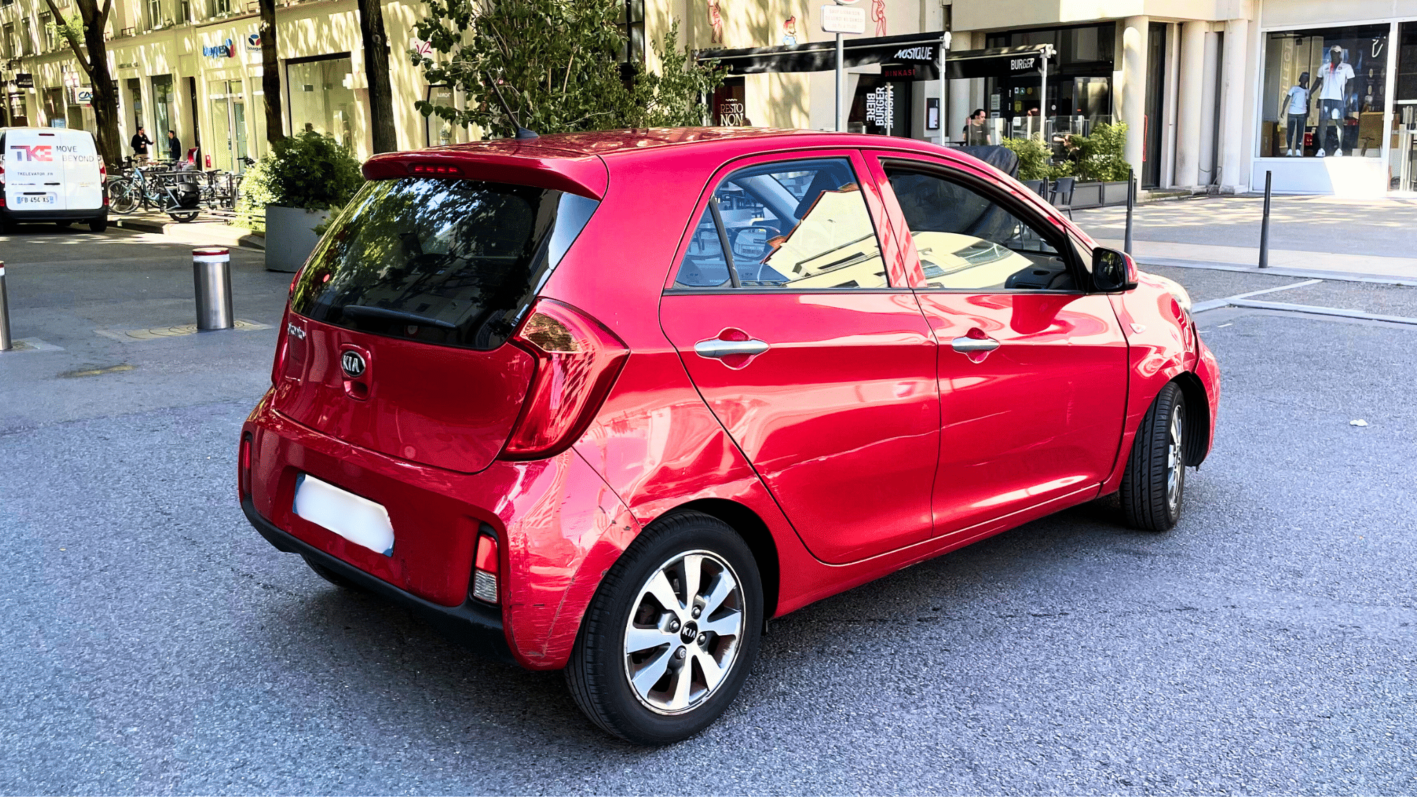 Kia Picanto Petite, maniable et climatisée avec Siège bébé