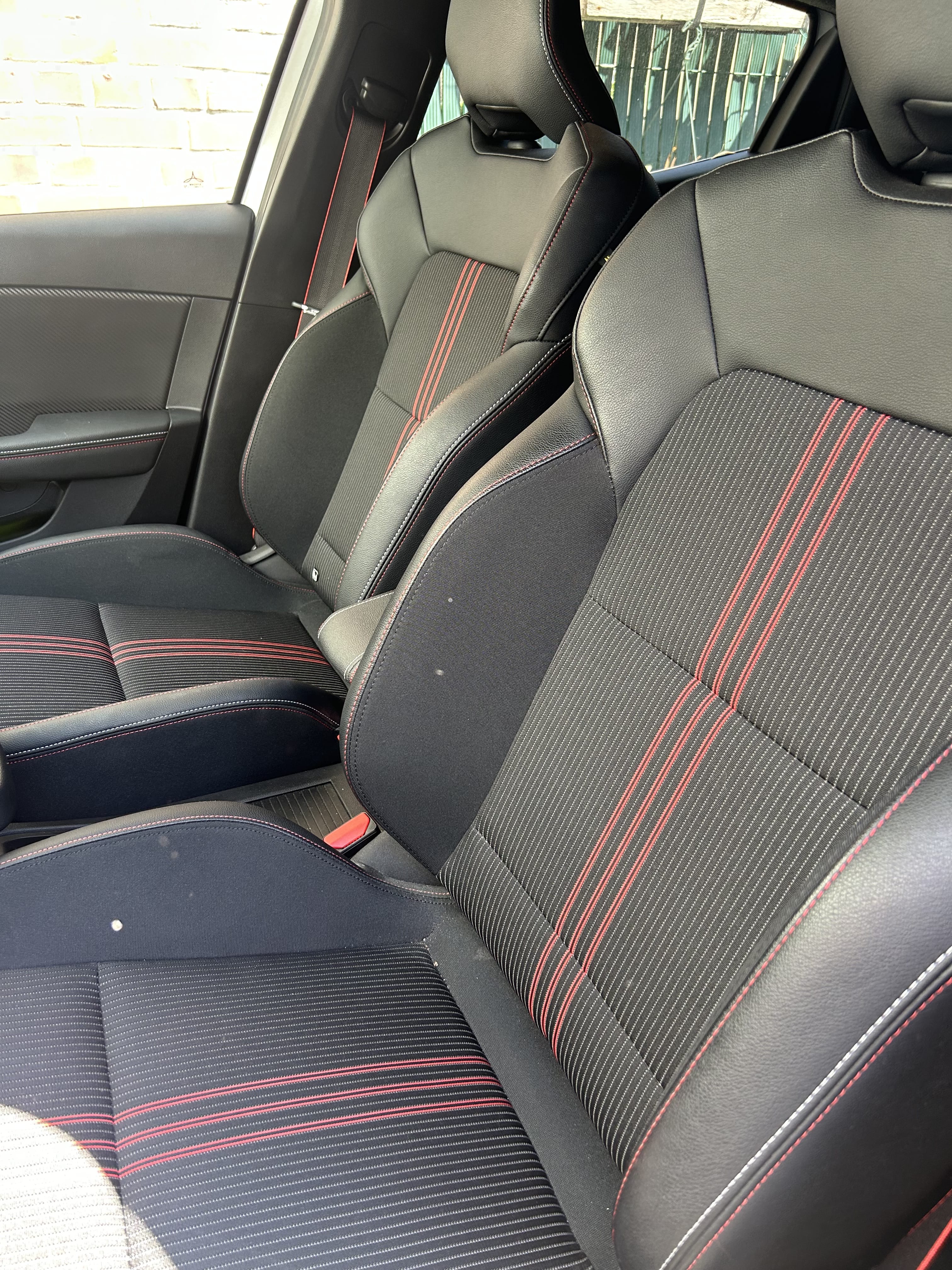 Renault Clio RS Line, 2023, Essence 95 / Électrique (hybride), automatique