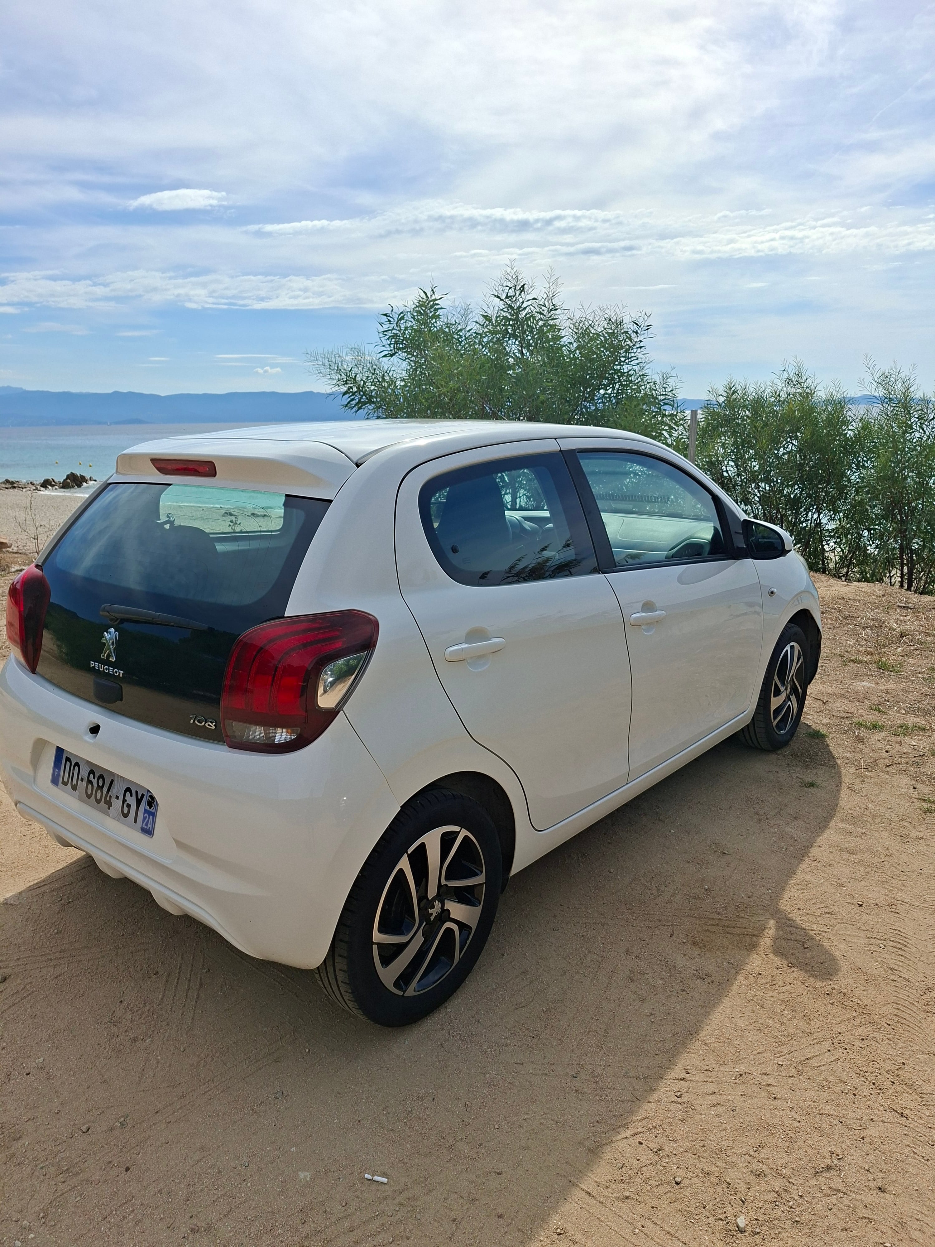 Peugeot 108 Essence avec Audio Bluetooth