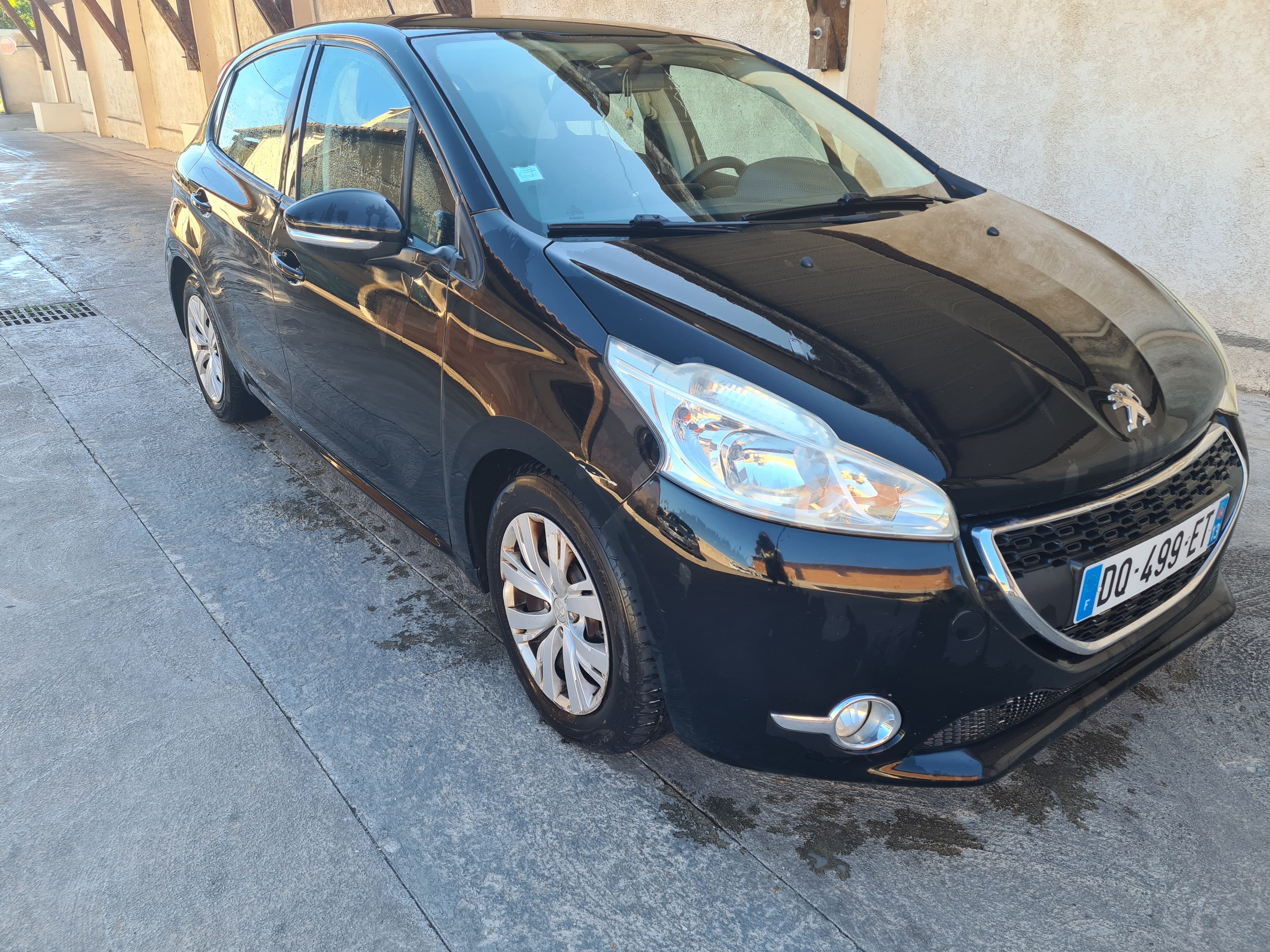 Peugeot 208 1.6 hdi confort climatisation 92cv avec Climatisation