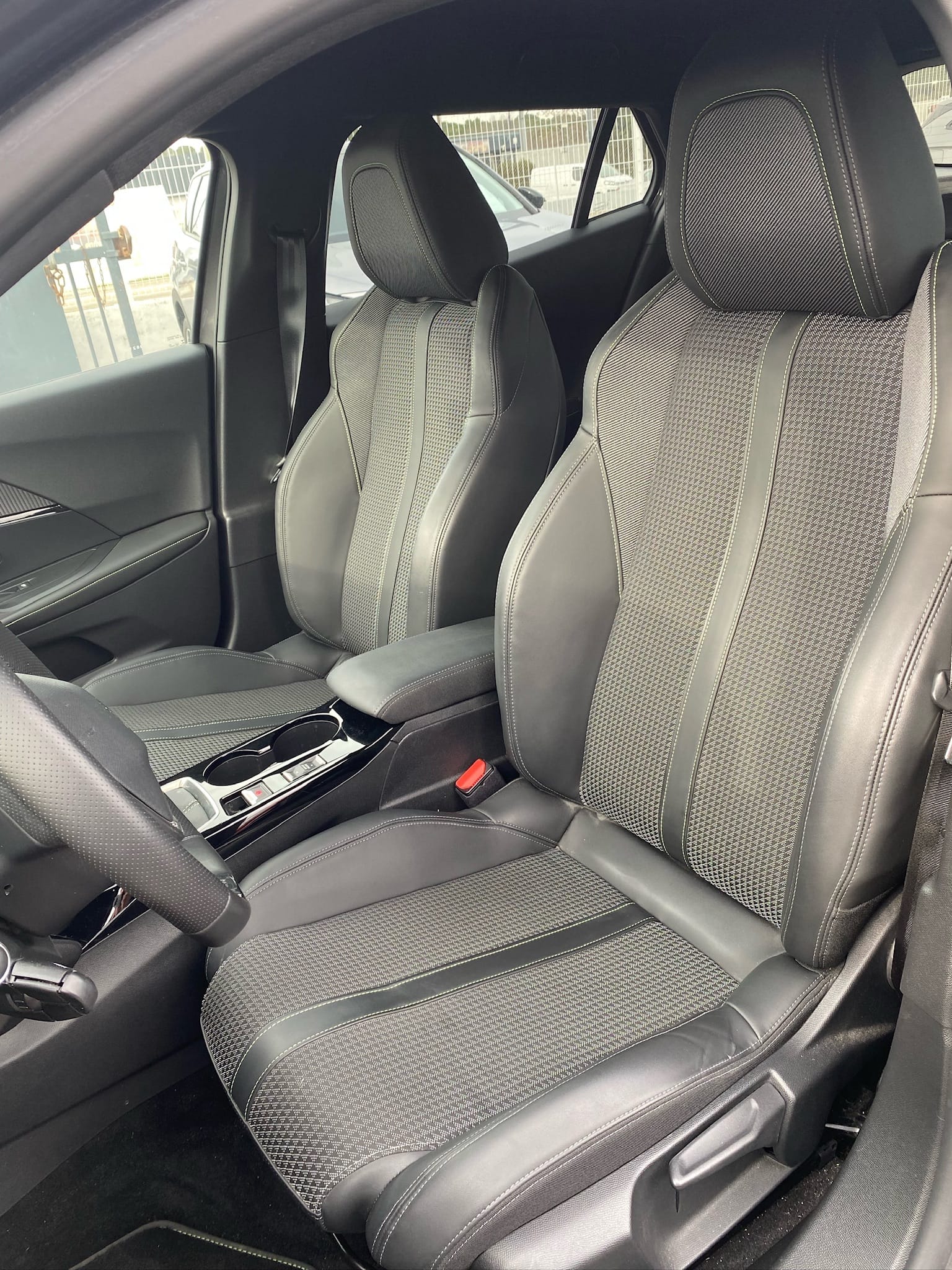 Peugeot 2008 avec GPS