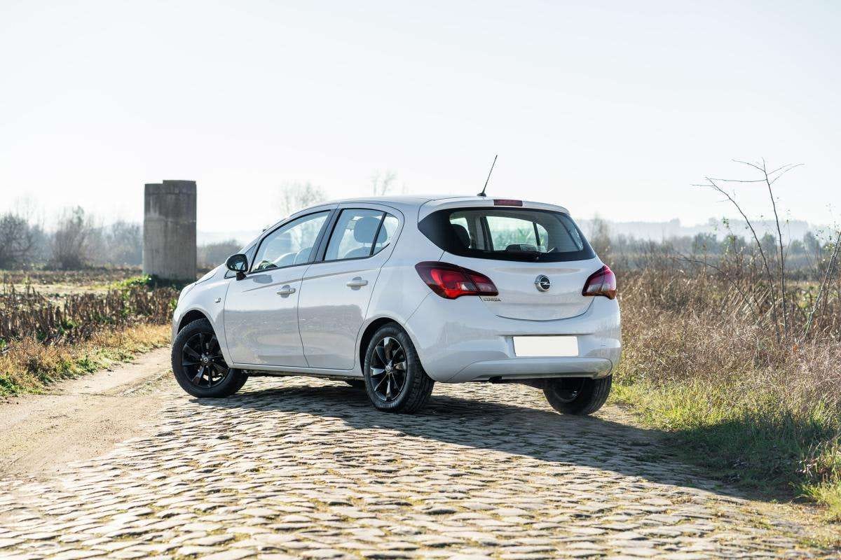 Opel Corsa con Silla infantil