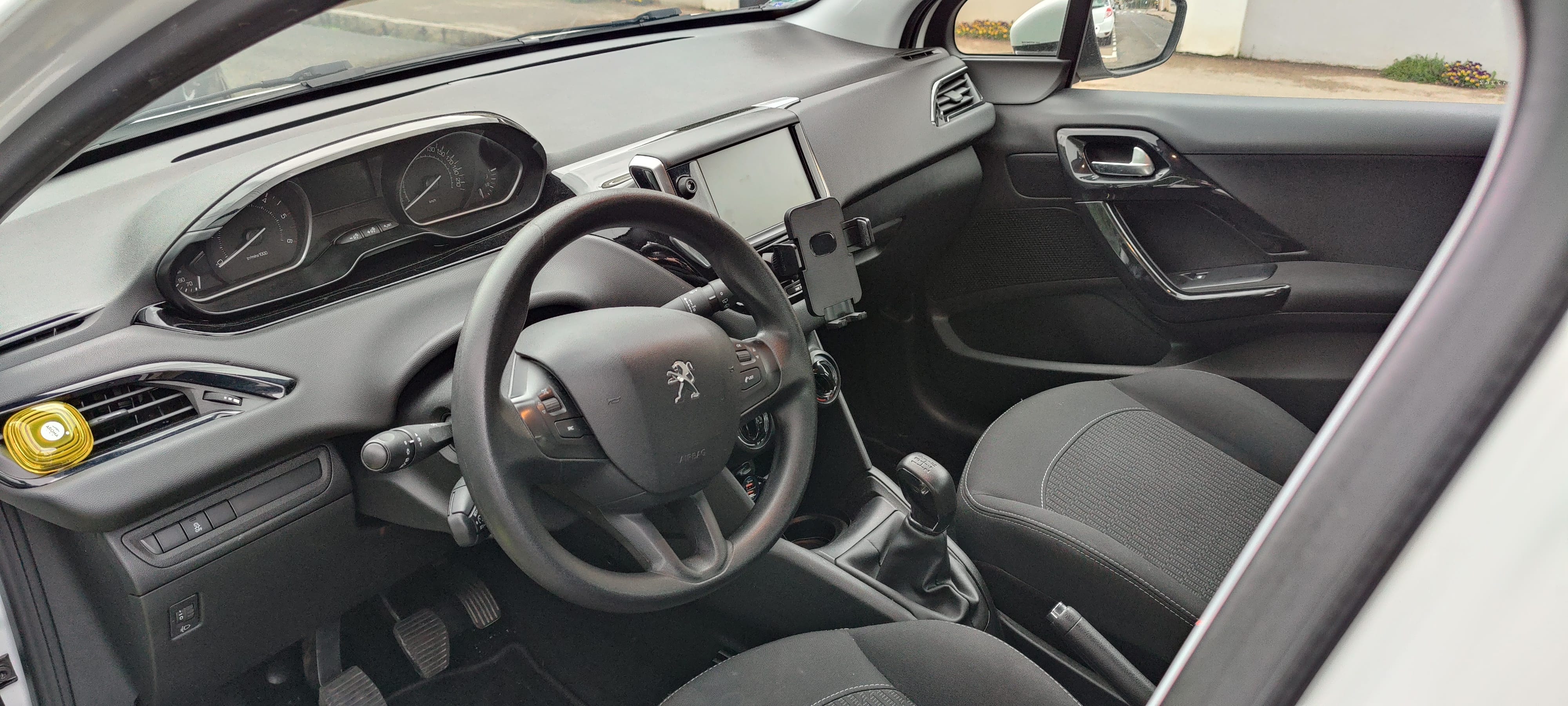 Peugeot 208 avec Entrée audio / iPod