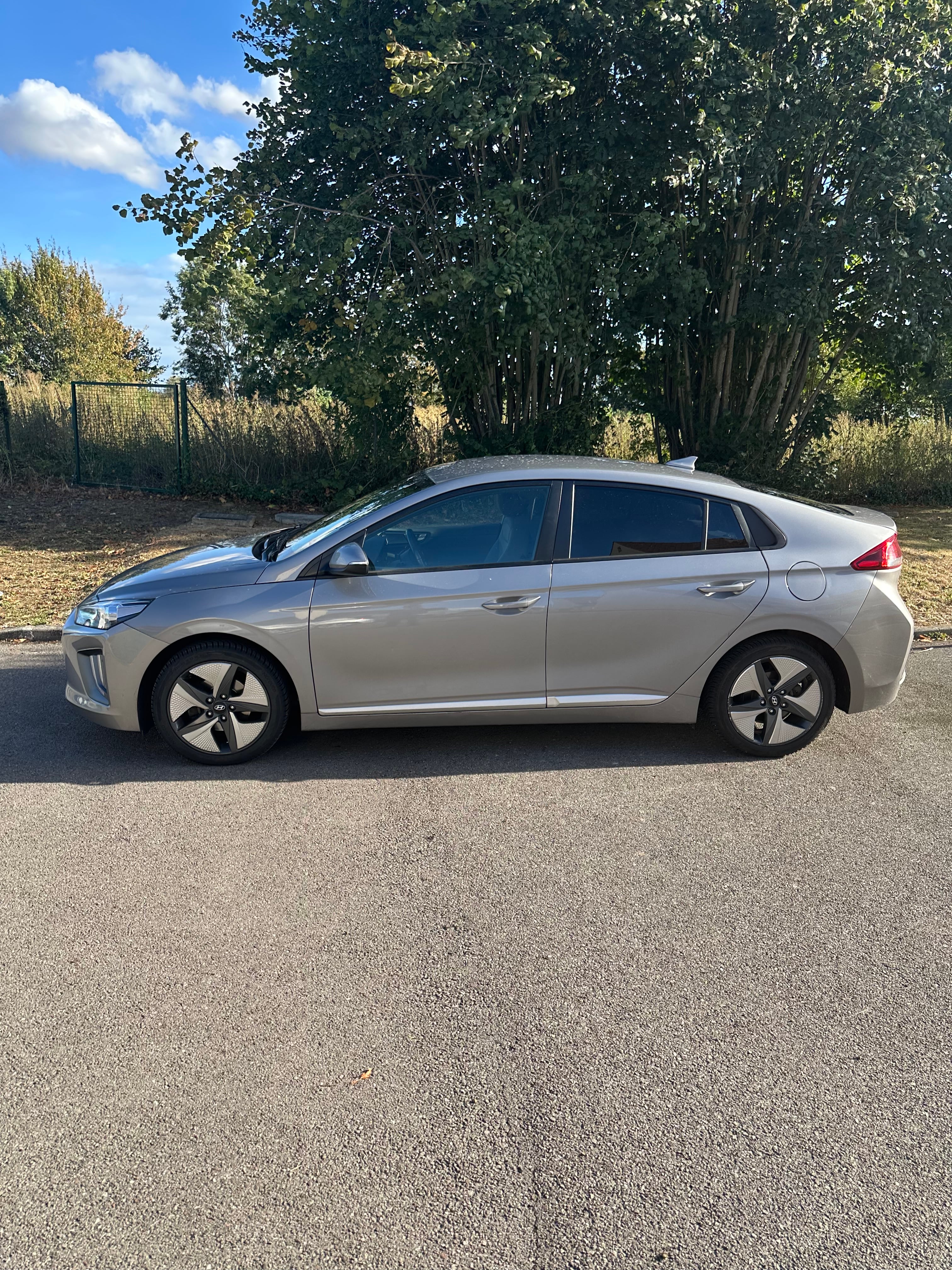 Hyundai Ioniq, 2021, Essence 95 / Électrique (hybride), automatique