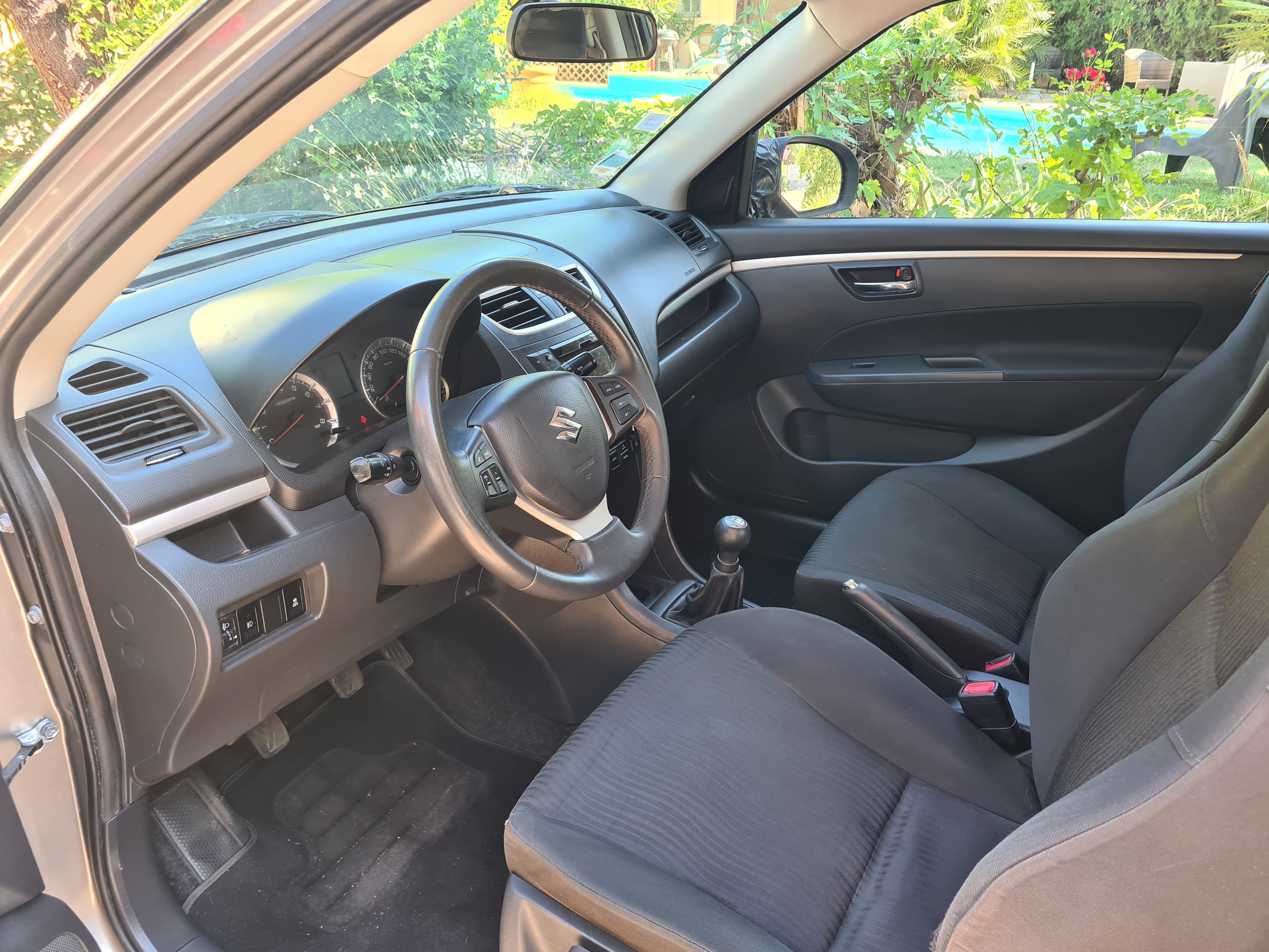 Suzuki Swift 1.2 l  3 portes climatisation, avec Chaines