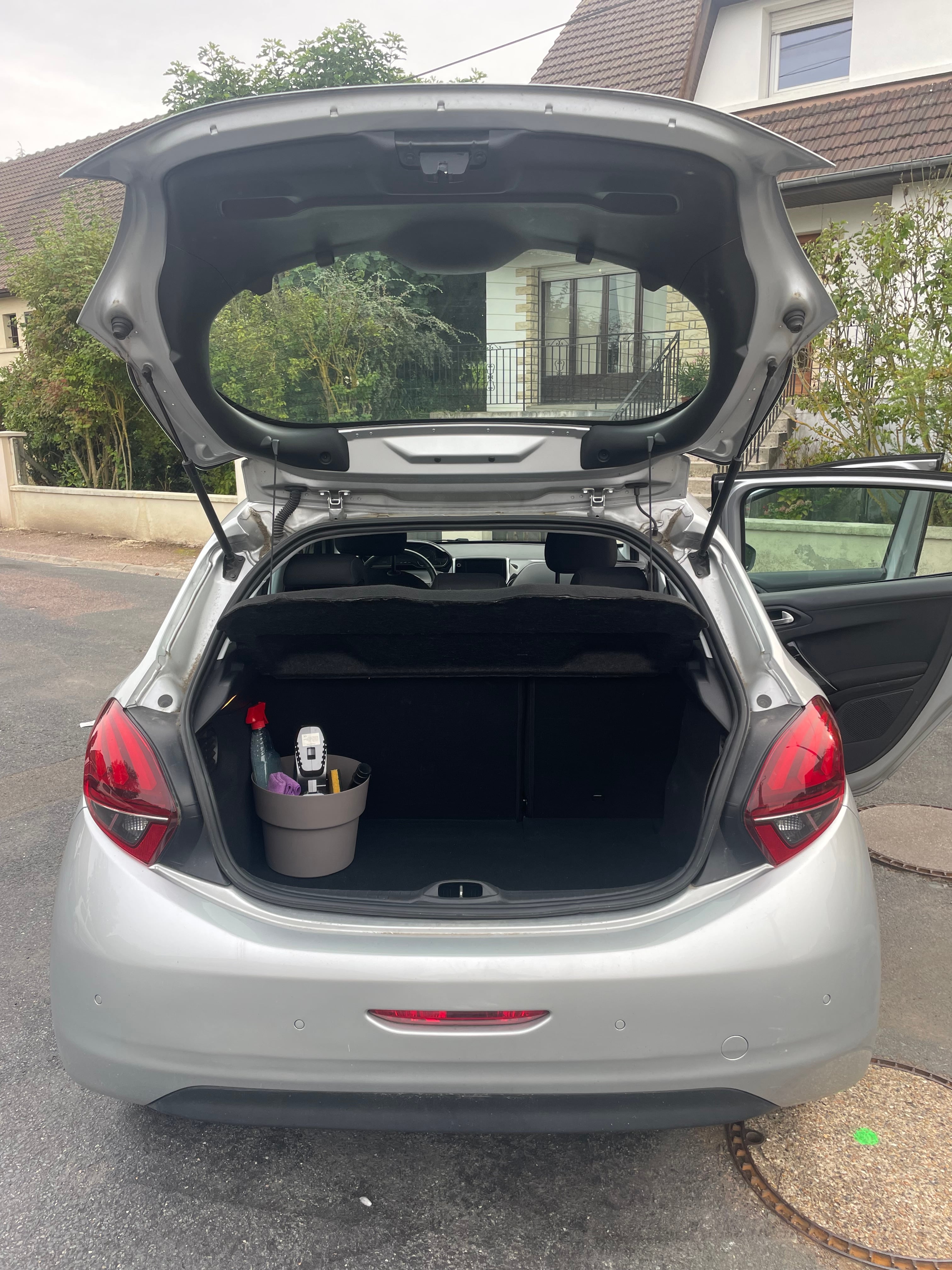 Peugeot 208 avec GPS
