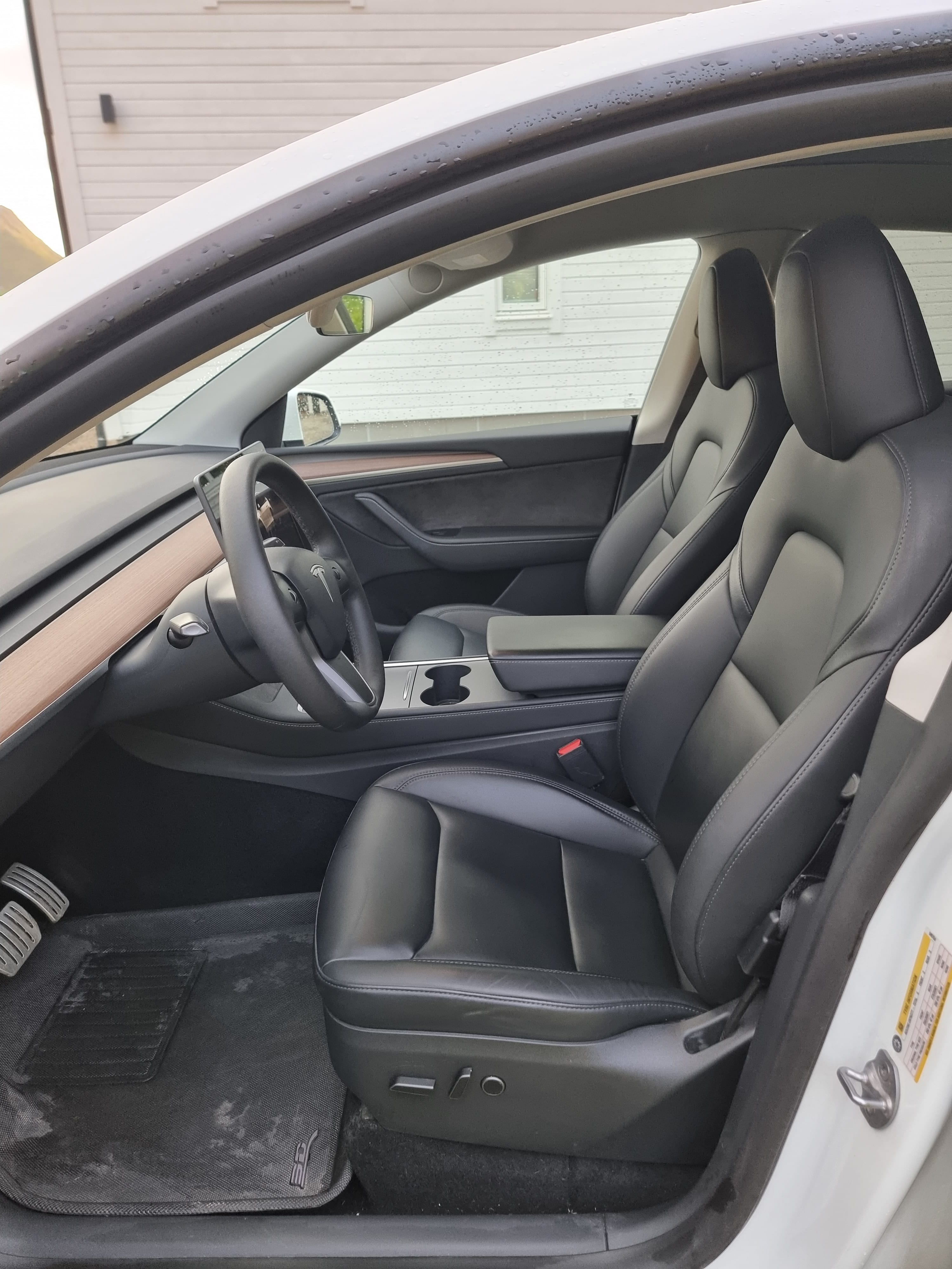 Tesla Model Y Performance med GPS