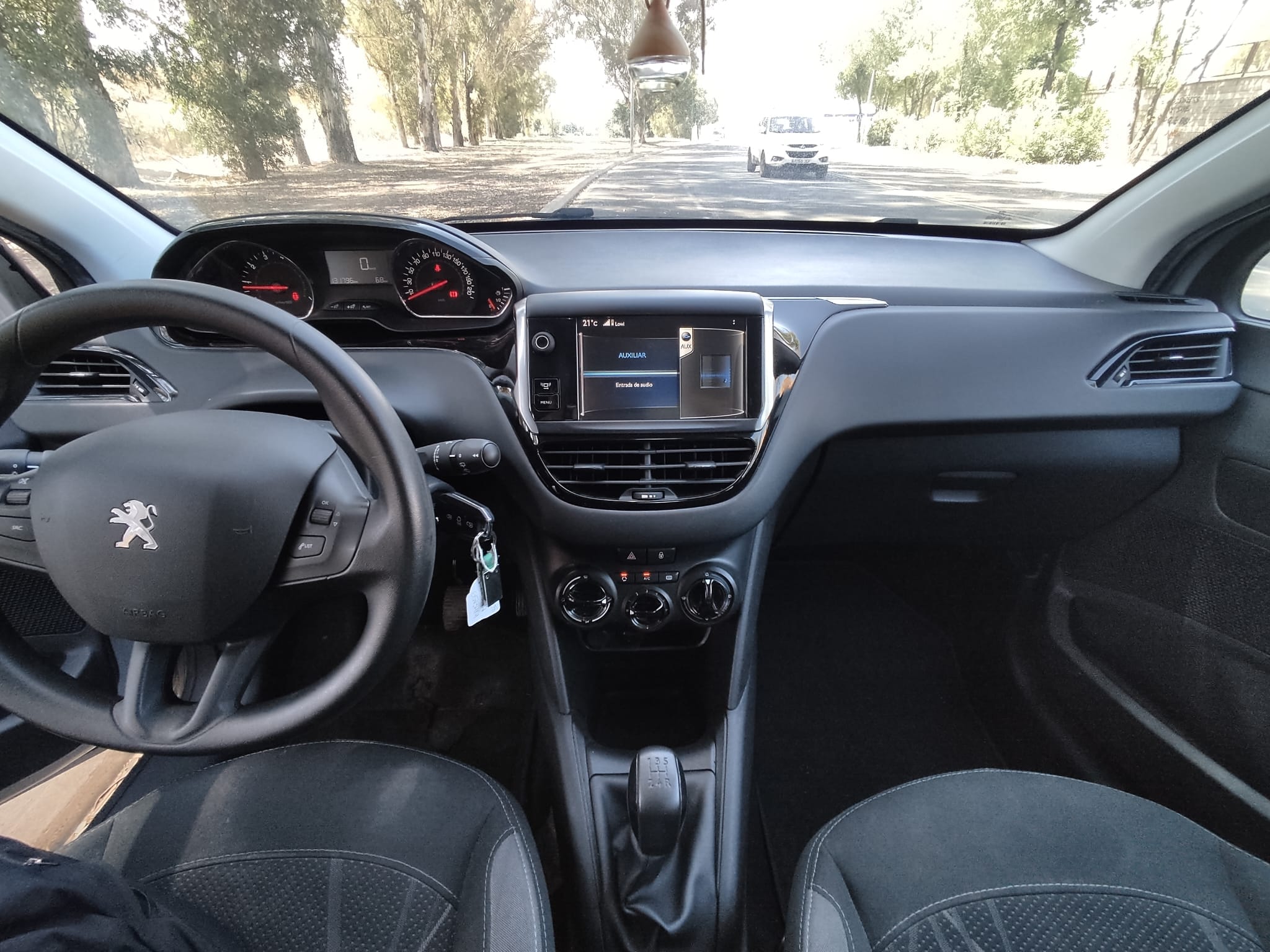 Peugeot 208 con Silla infantil