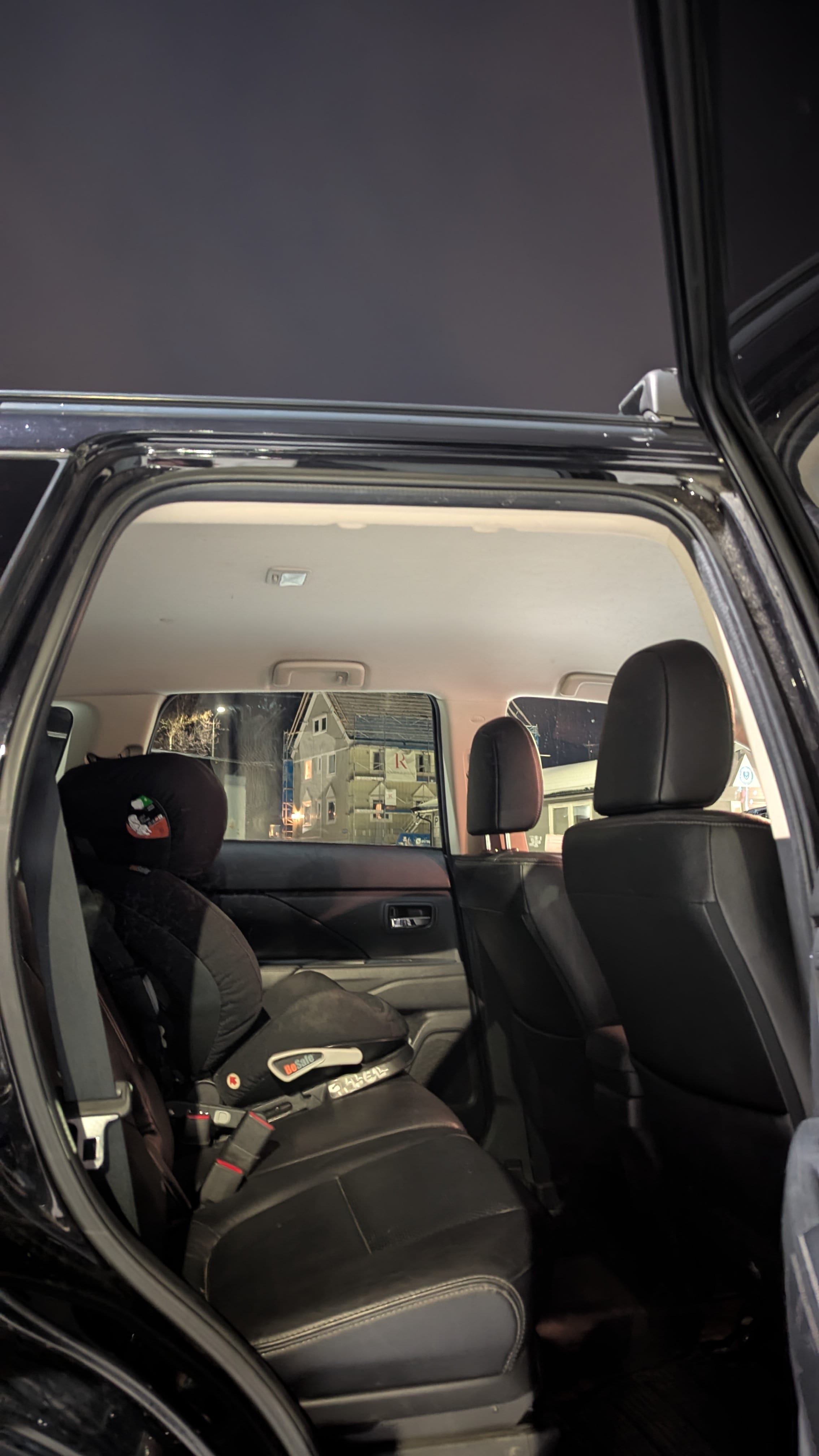 Mitsubishi Outlander PHEV SE med Bluetooth audio