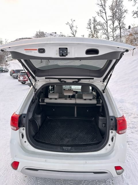 Mitsubishi Outlander Hybrid with Four-wheel drive