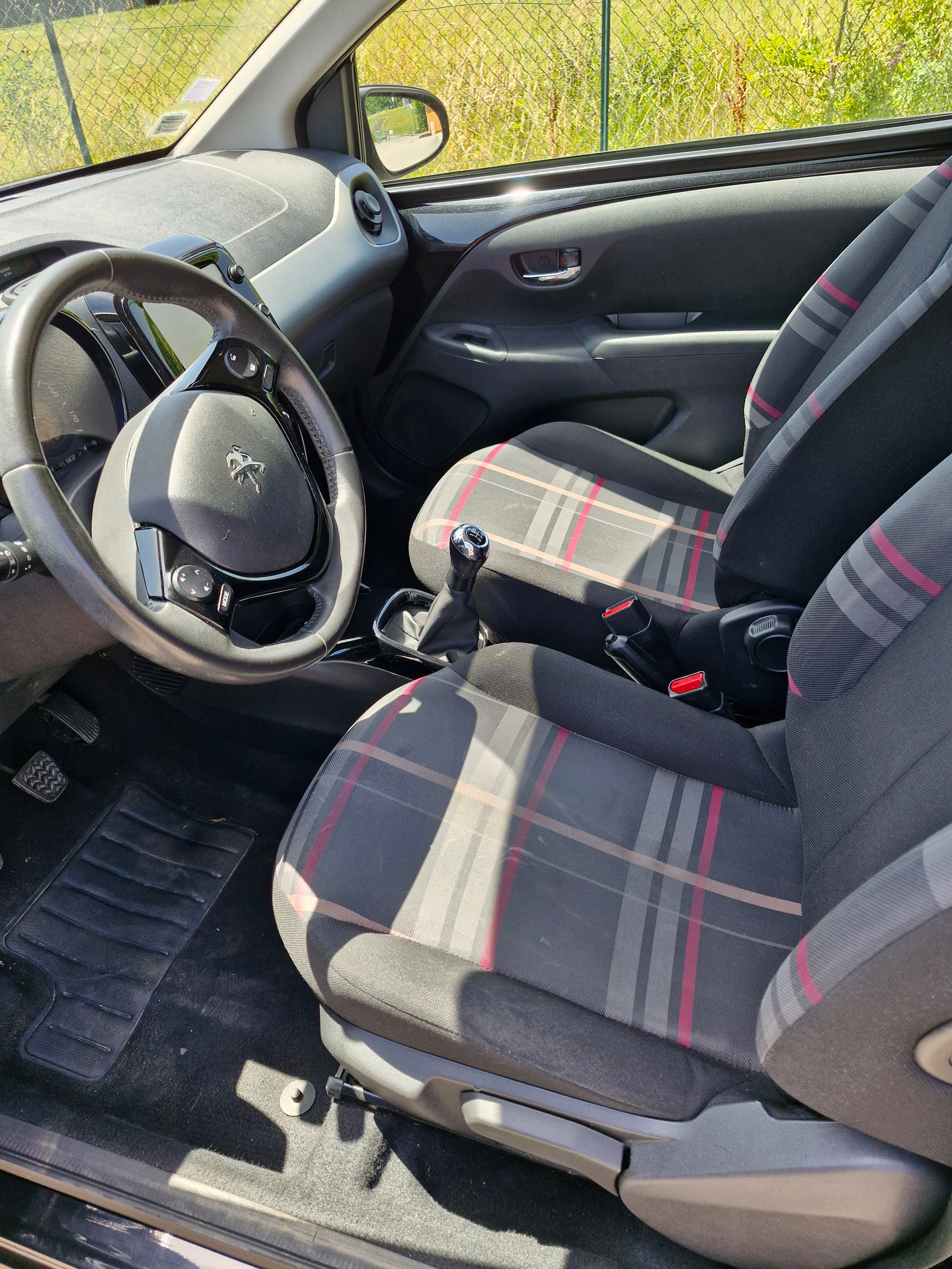 Peugeot 108 1.1 avec Siège bébé