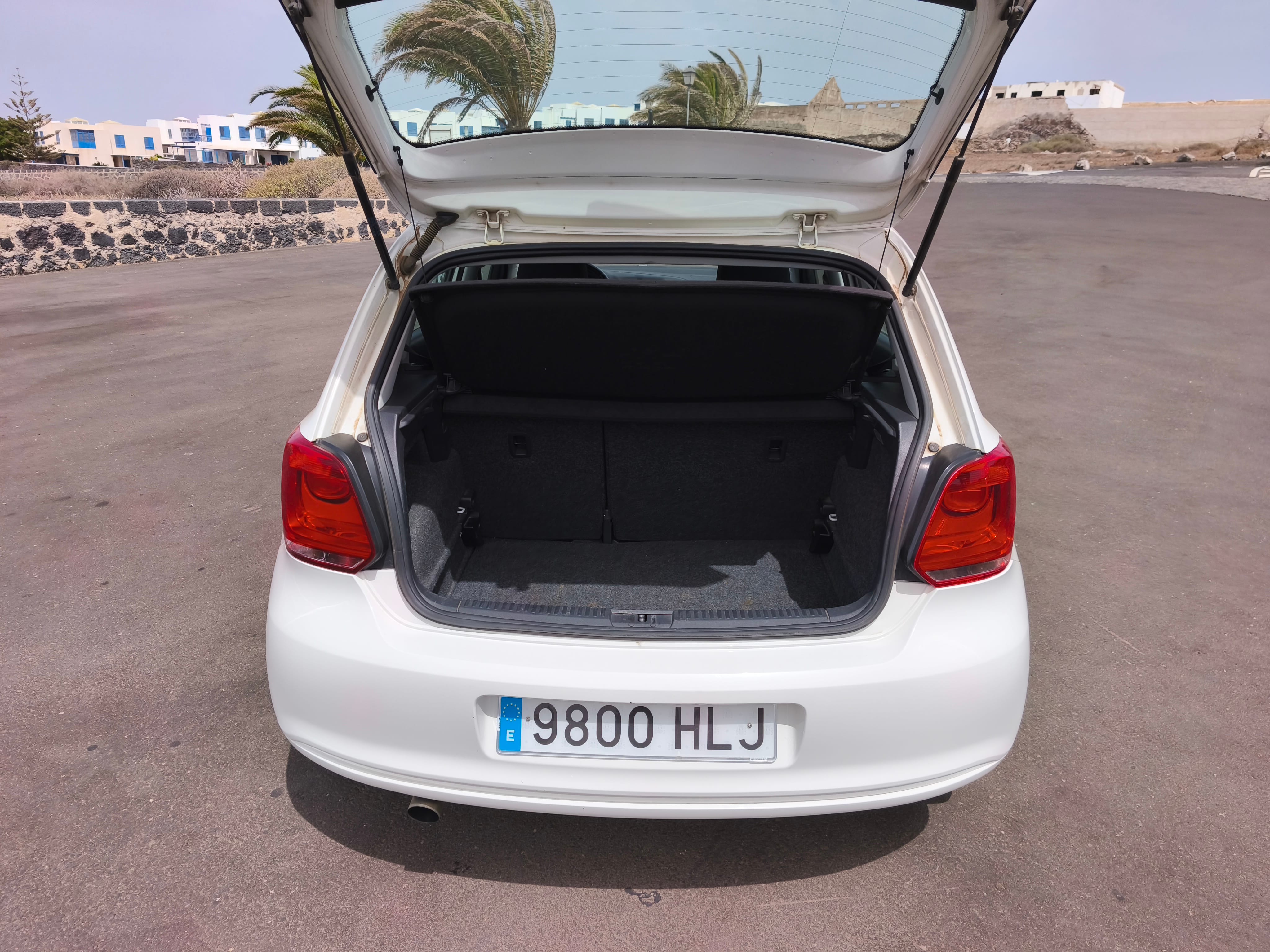 Volkswagen Polo 1.2 Gasolina con Radio 