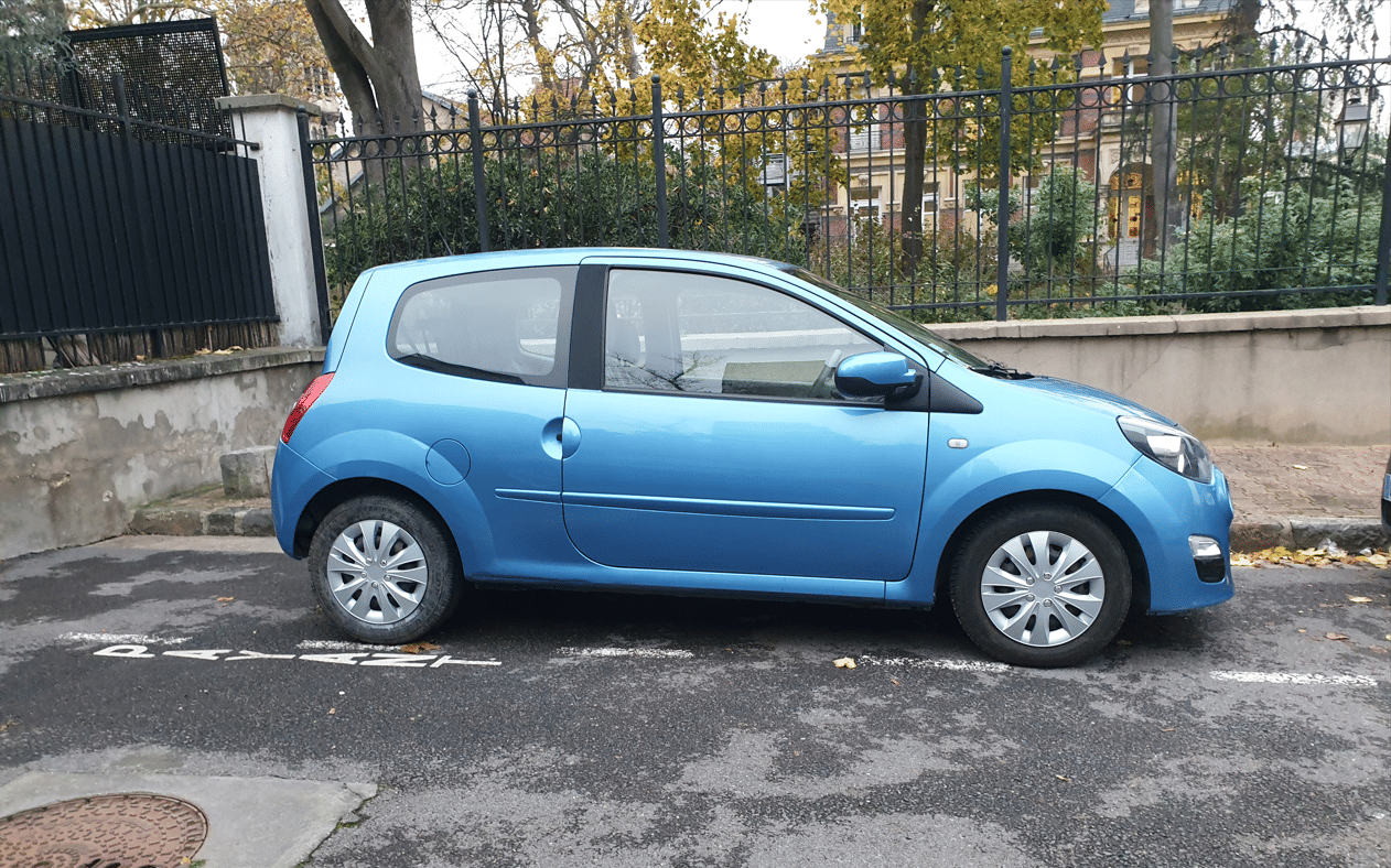 Renault Twingo II CZ820 avec Siège bébé