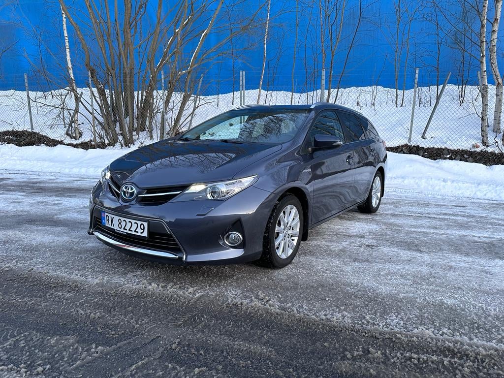 Toyota Auris Touring Sports 1,8 stasjonsvogn, Bensin/Hybrid, Automat, inkl beboerkort parkering, 2014, Blyfri 95 / Elektrisk (hybrid), automatisk