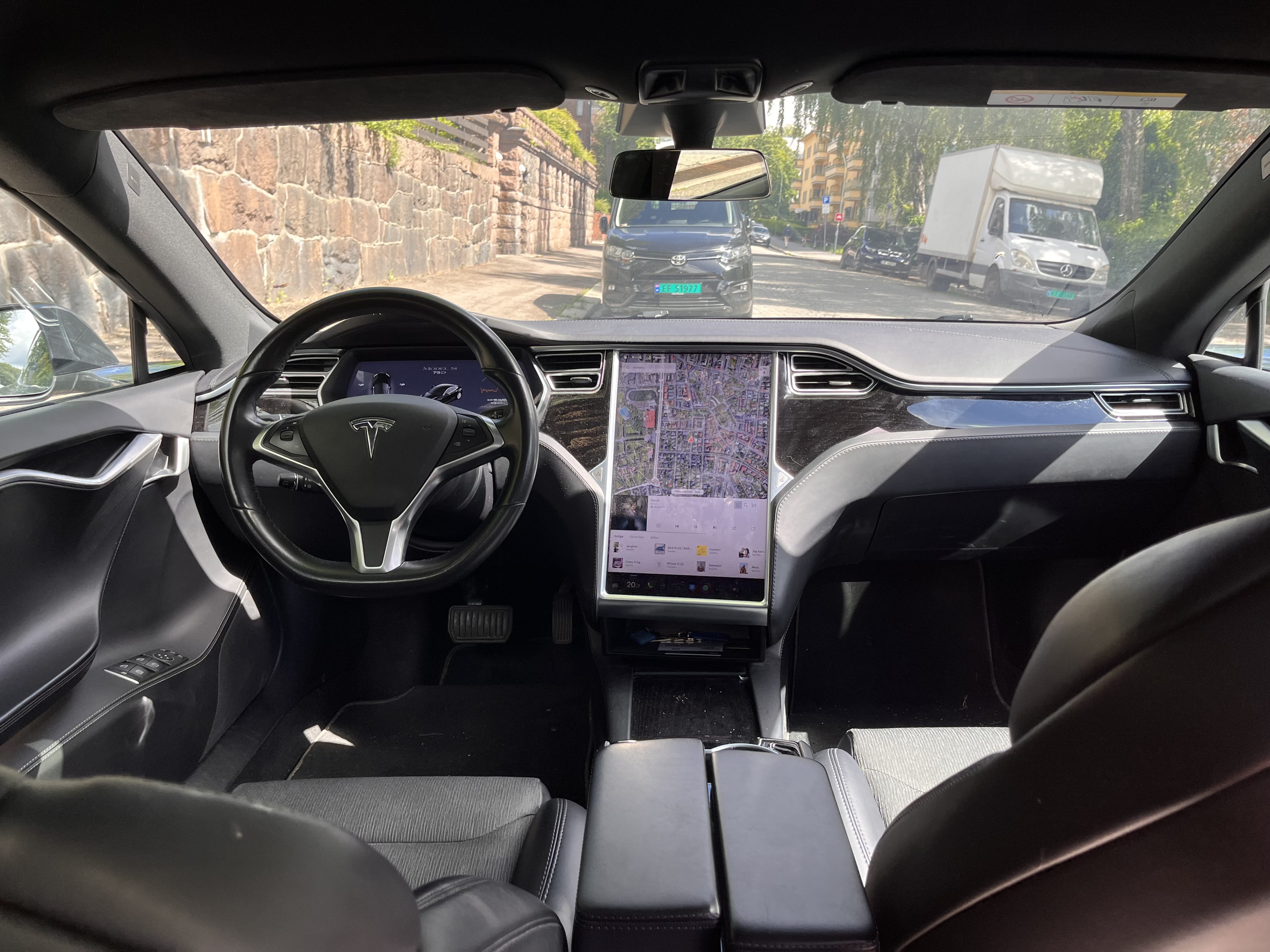 Tesla Model S med Cruisekontroll