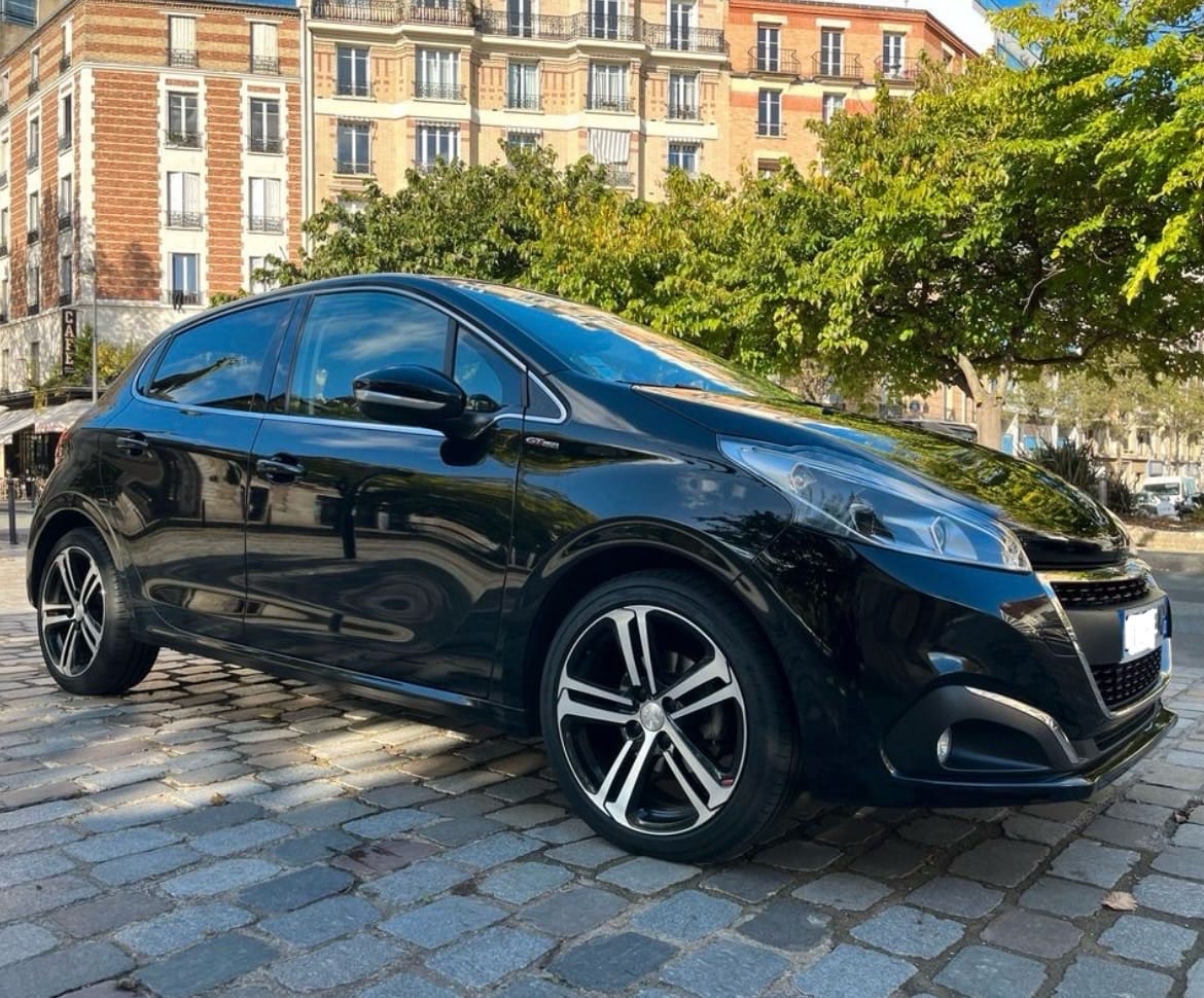 Peugeot 208 1.2 essence, 2016, Essence 95