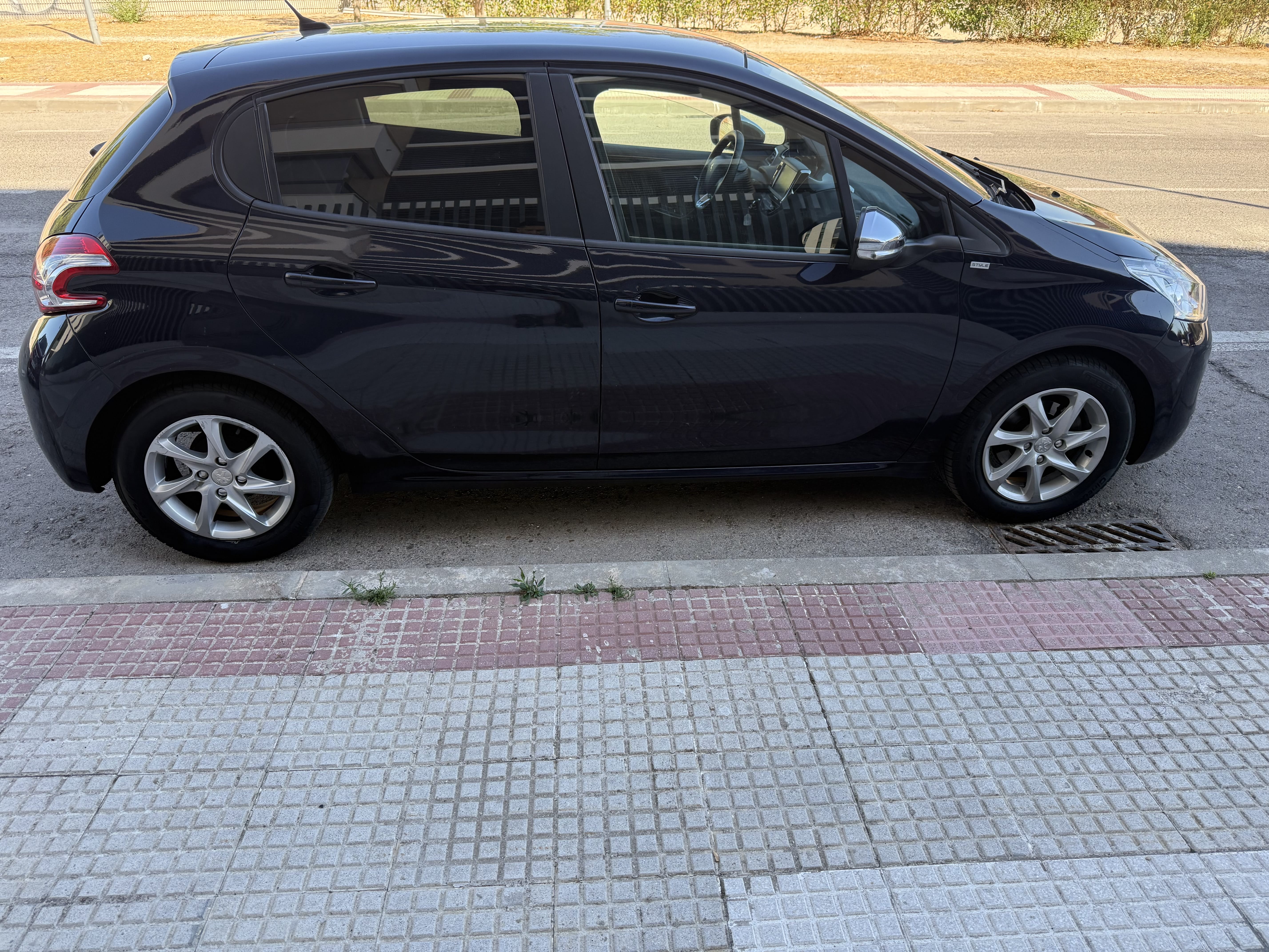 Peugeot 208 con Aire acondicionado