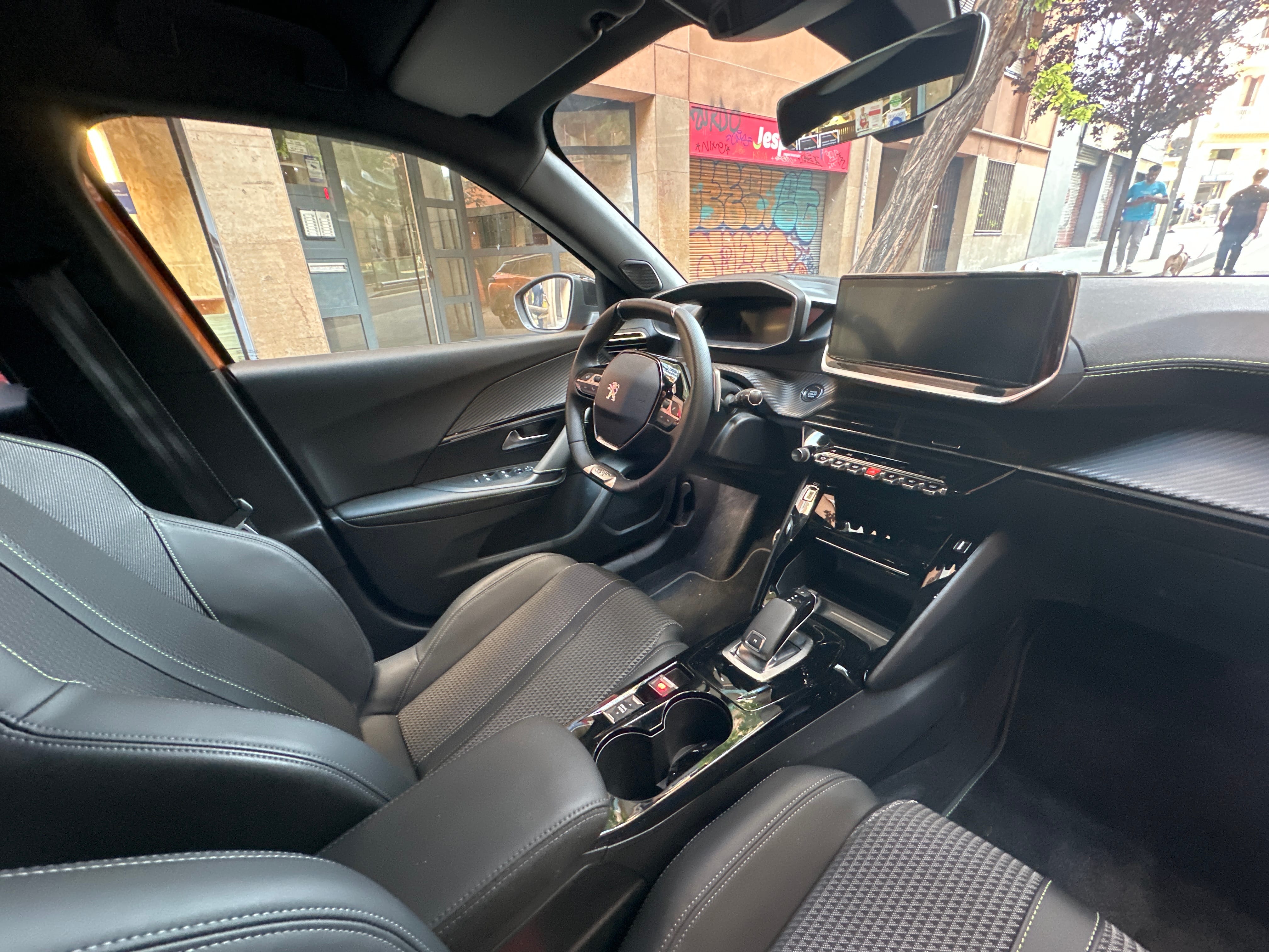 Peugeot 2008 mit Navigationsgerät