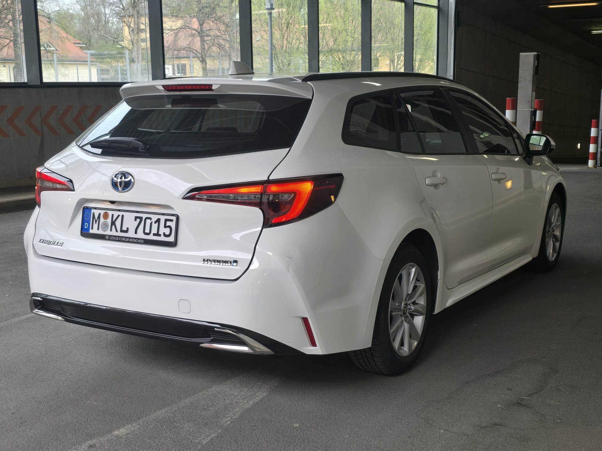 Toyota Corolla Touring Sports Dynamic Business Hybrid mit Navigationsgerät
