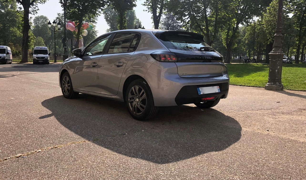 Peugeot 208 avec GPS