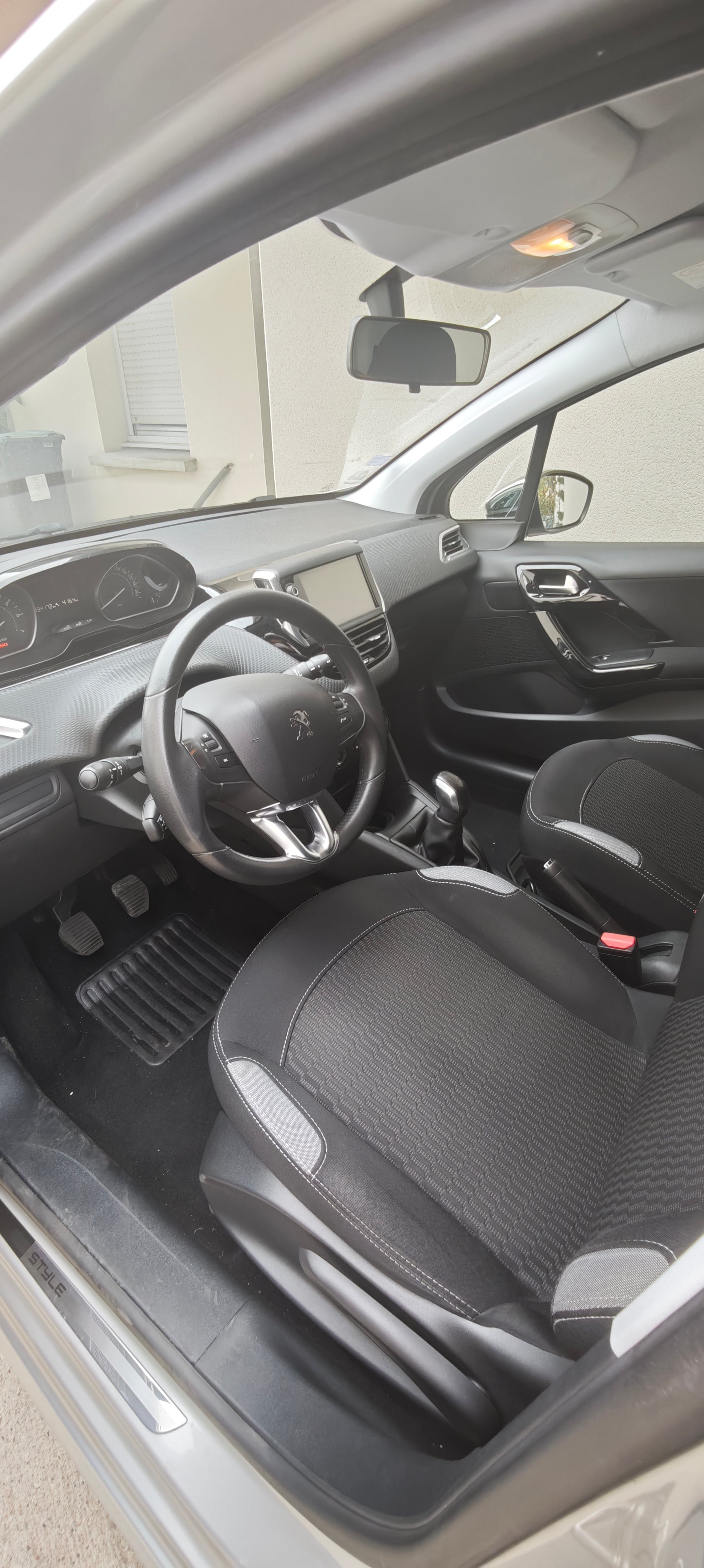 Peugeot 208 avec GPS