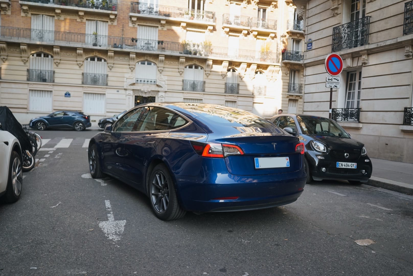 Tesla Model 3 Standard Range Plus mit Navigationsgerät