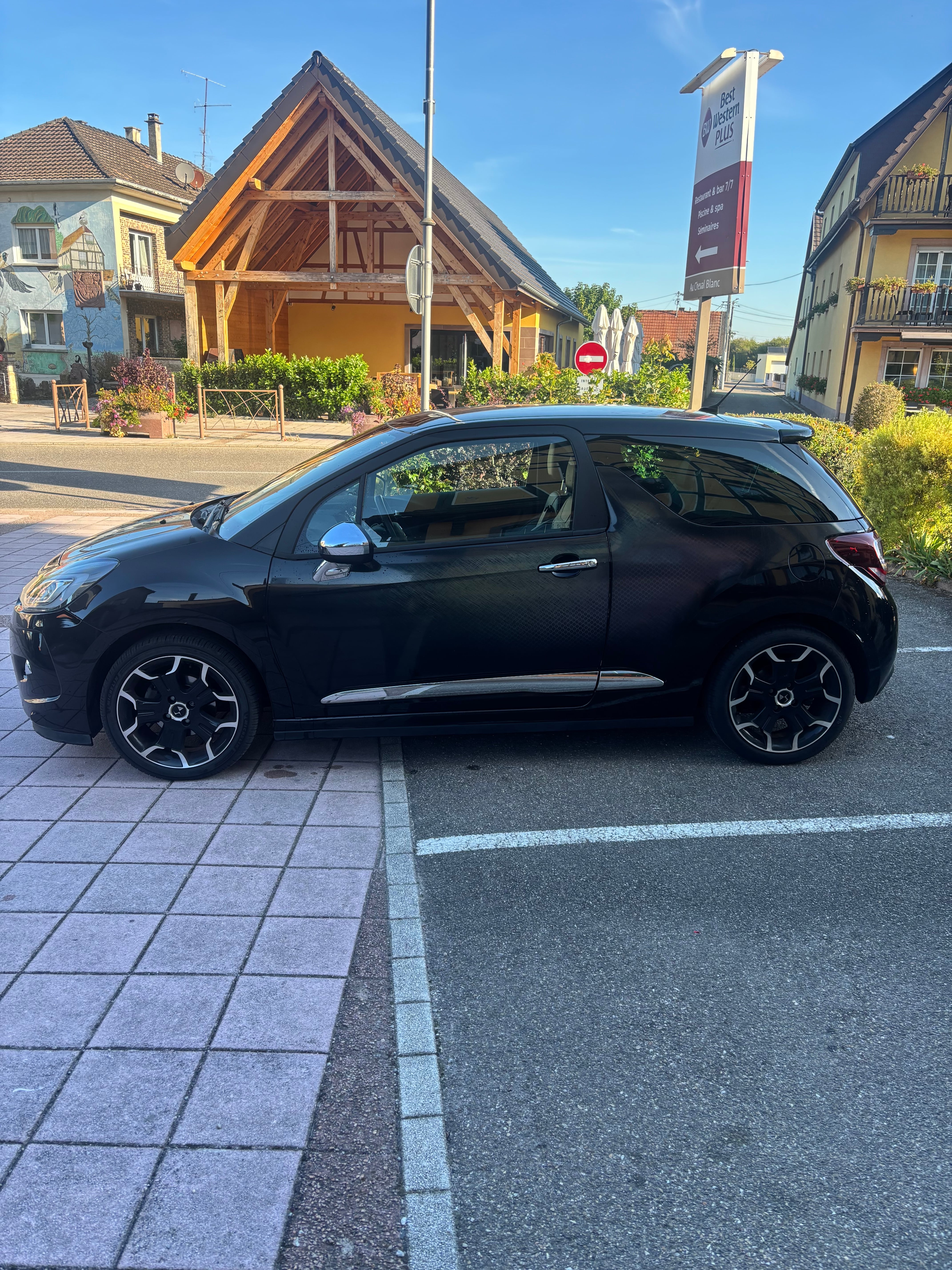 DS 3 BLUE HDI 120 S&S DARK LIGHT avec Climatisation