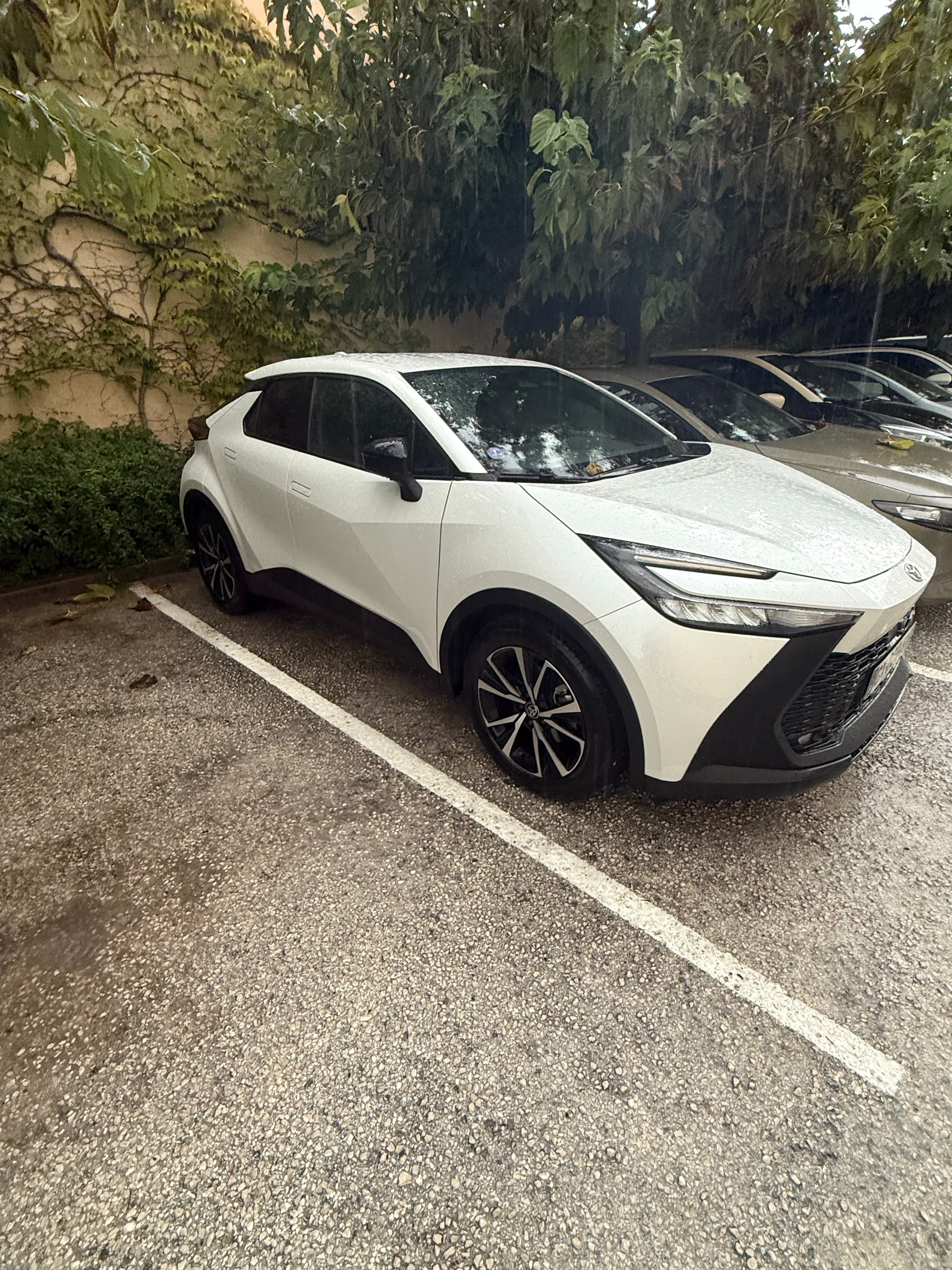 Toyota C-HR Hybrid, 2024, Essence 95 / Électrique (hybride), automatique