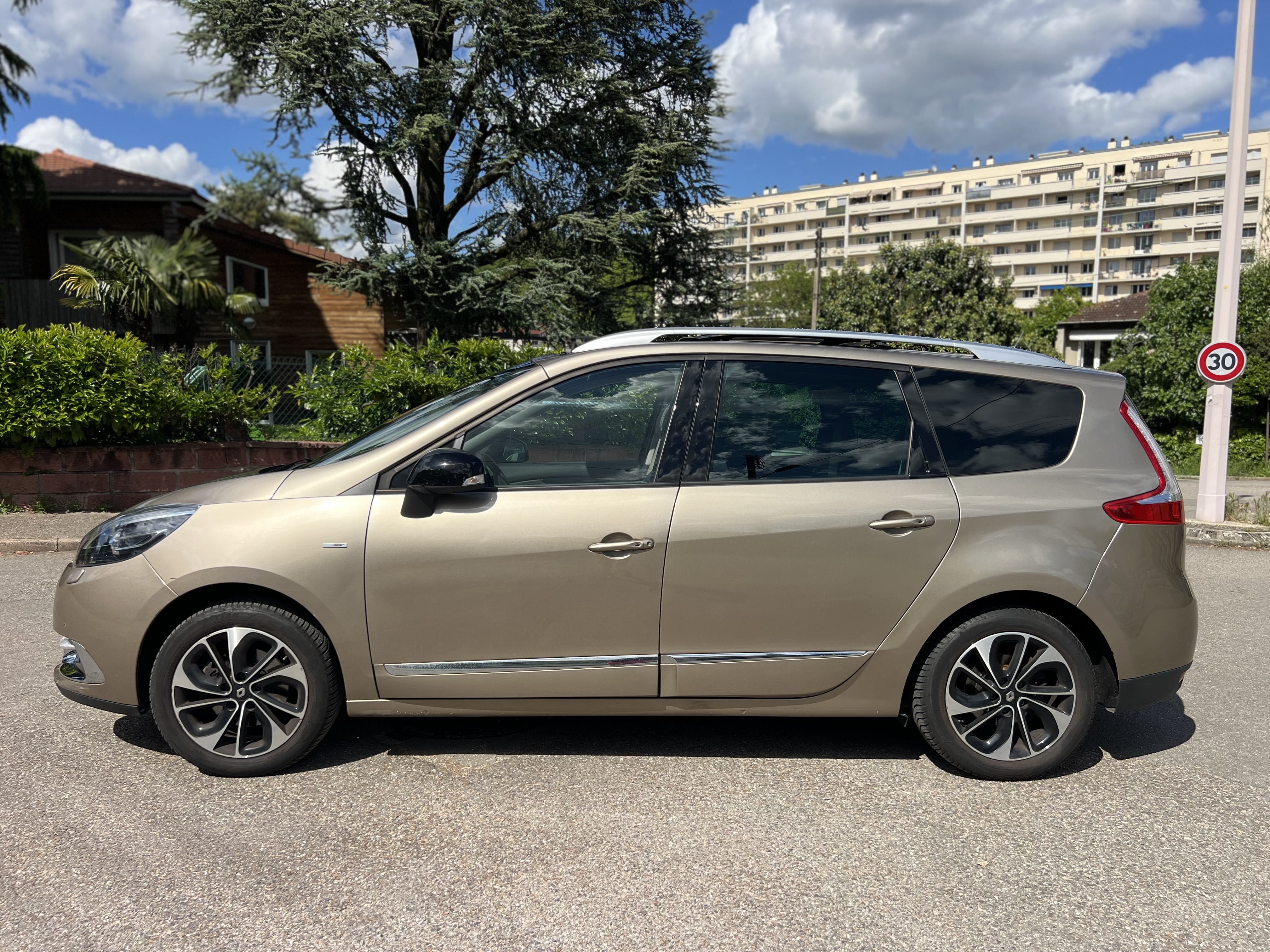 Renault Grand Scenic 1.2 TCE 130 BOSE EDITION 7PL - Essence - Boîte manuelle avec Climatisation
