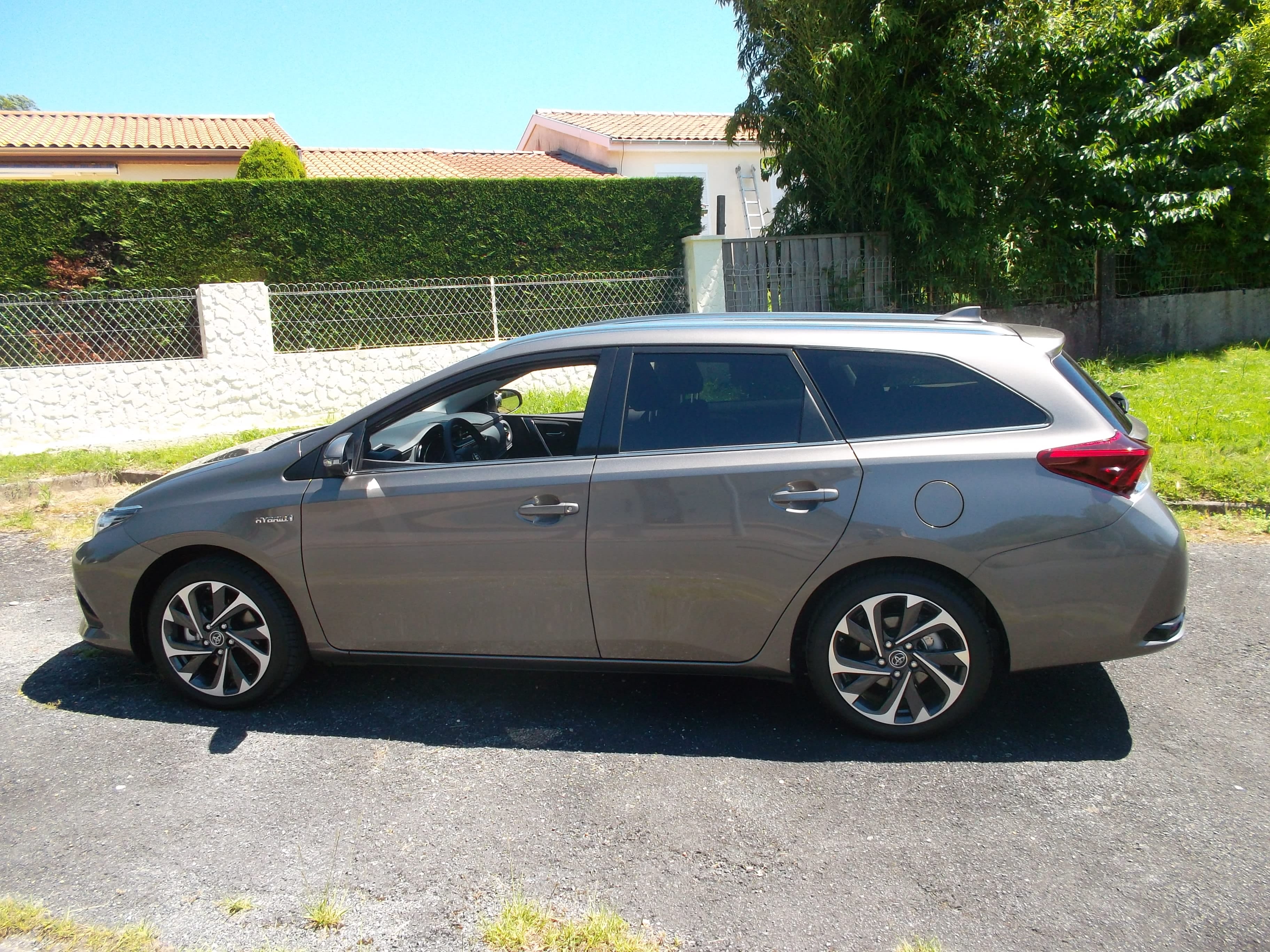 Toyota Auris Break (elect-ess)hybrid avec Climatisation