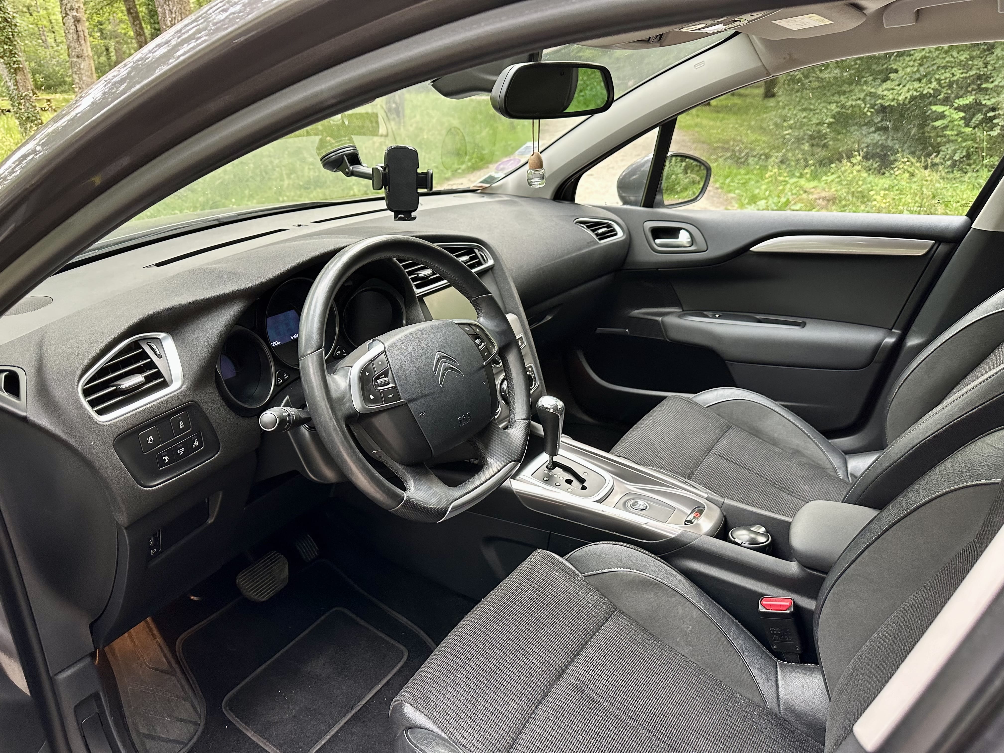 Citroen C4 2 Boite automatique  finition SHINE avec Audio Bluetooth