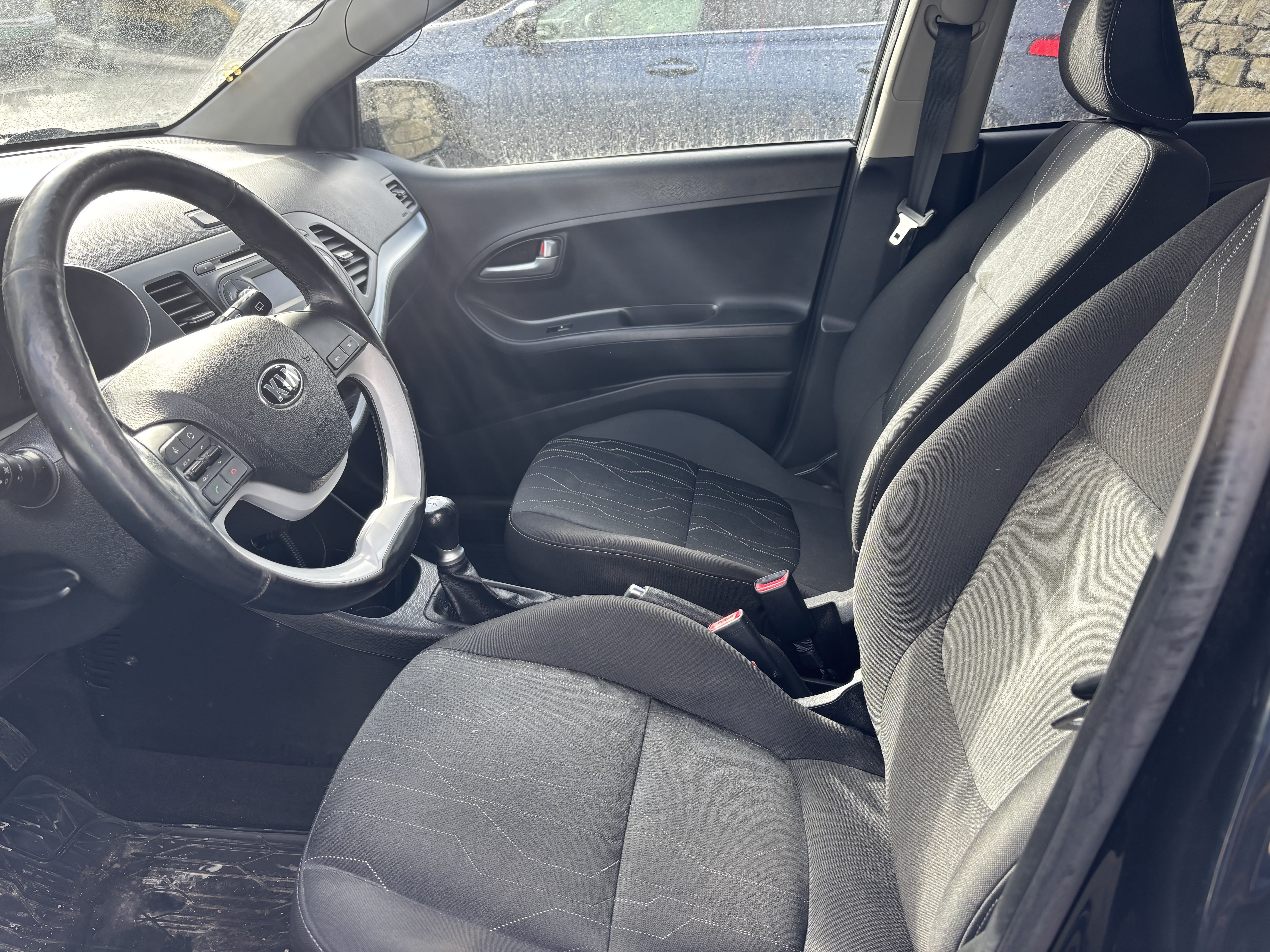 Kia Picanto 5 seter sort 17 with Audio / iPod input