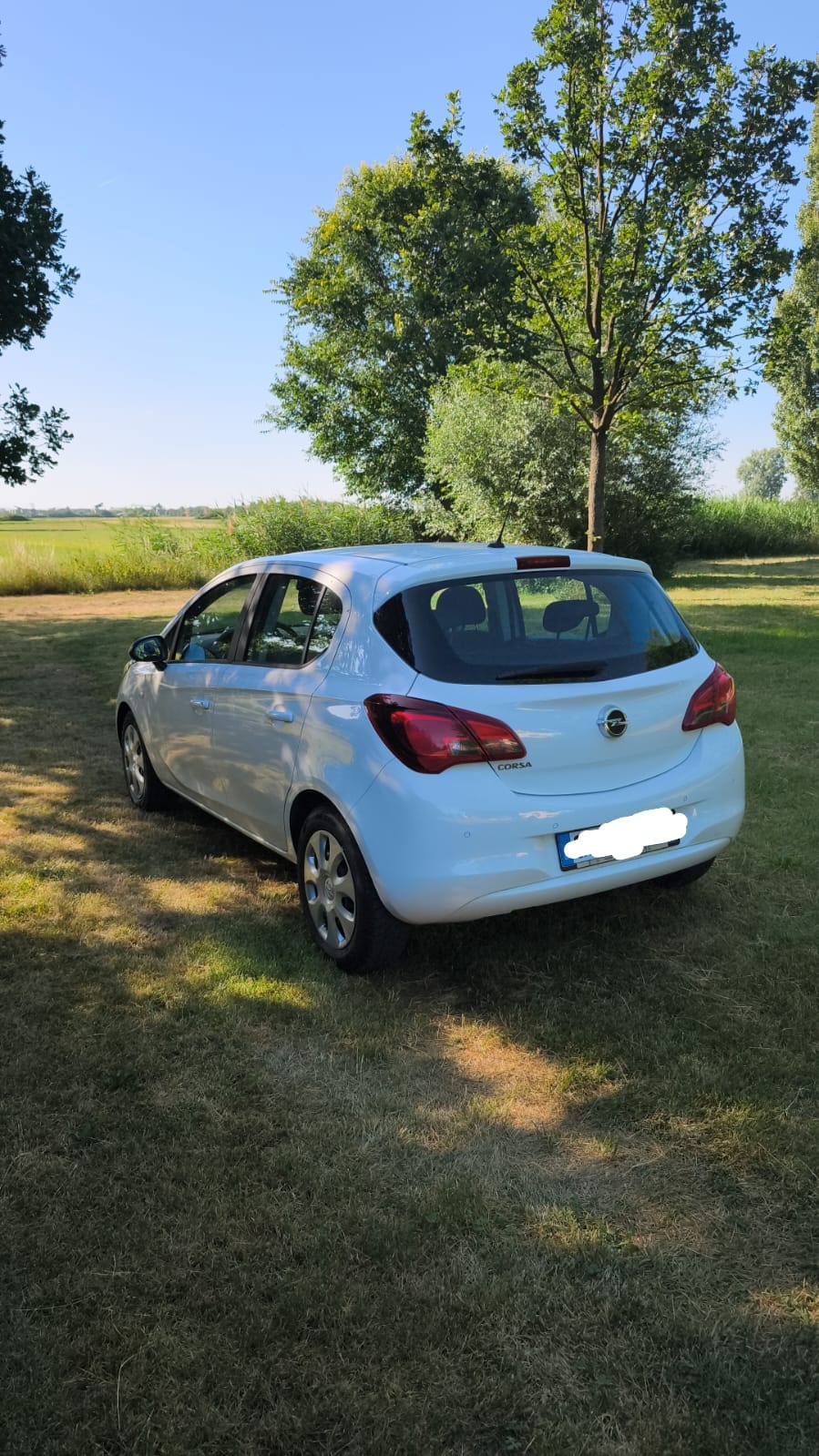 Opel Corsa-E mit Navigationsgerät