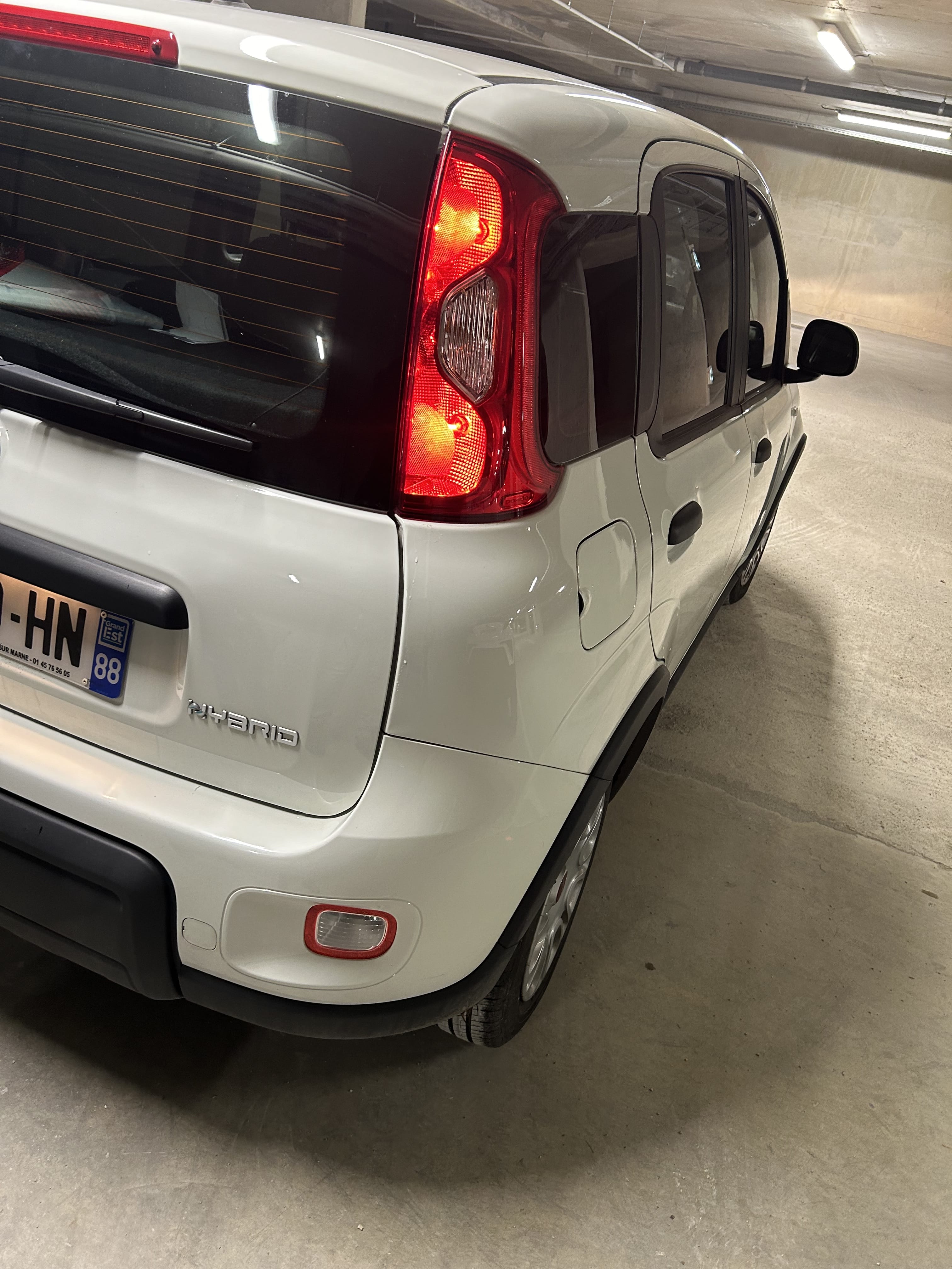 Fiat Panda Essence hybride très économique