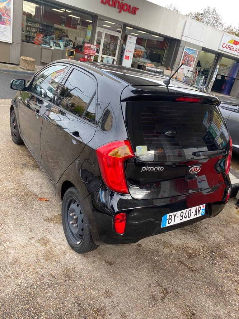 Kia Picanto avec Siège bébé