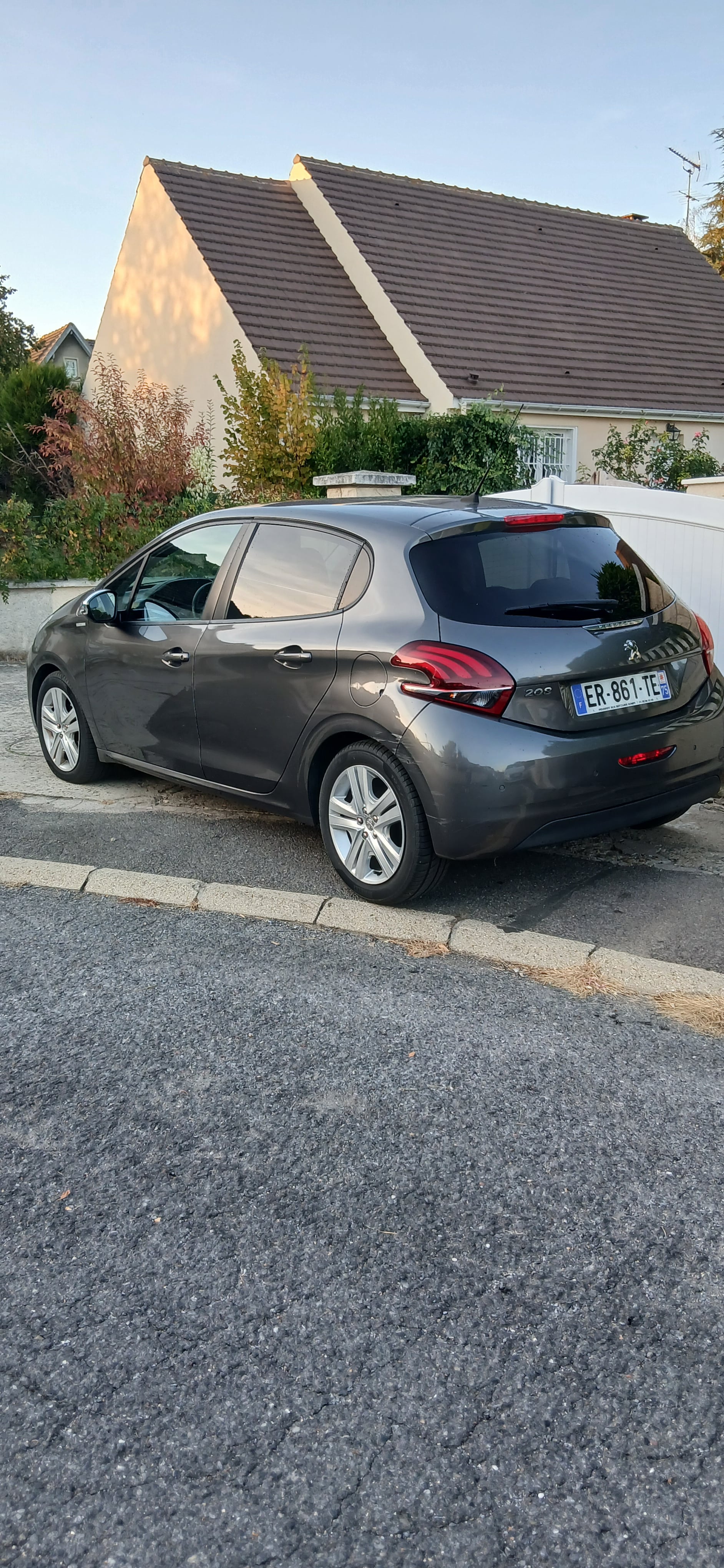 Peugeot 208 avec GPS