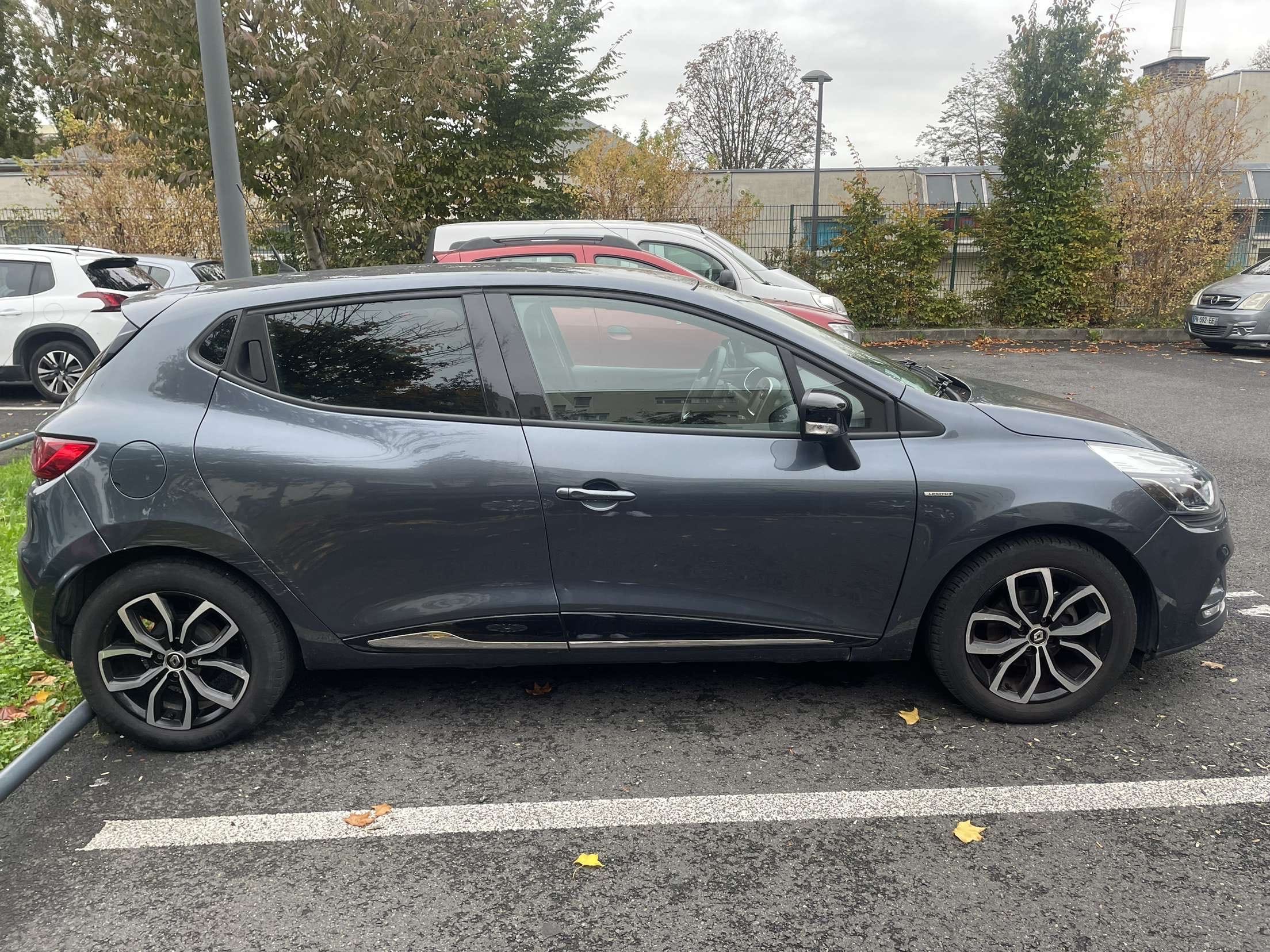 Renault Clio Paris / CDG / Crit’air 1 avec Climatisation