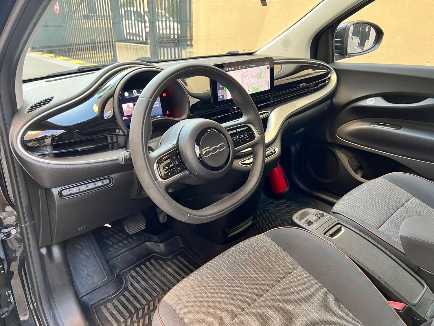 Fiat 500e  Icône 42 kWh 118ch – élégante, automatique, parfaite en milieu urbain avec Siège bébé