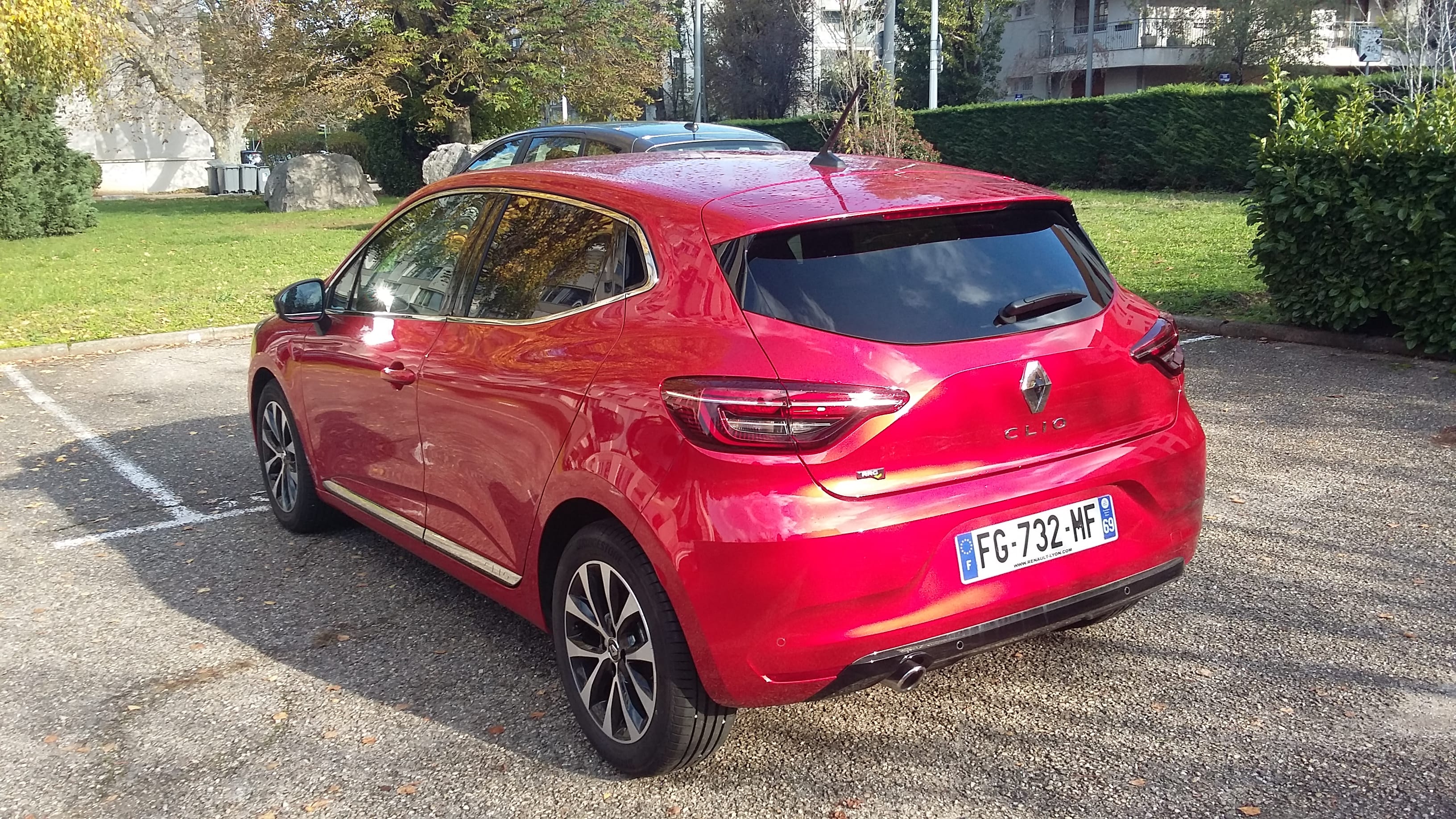 Renault Clio TCE 100 5 BERLINE ROUGE avec GPS