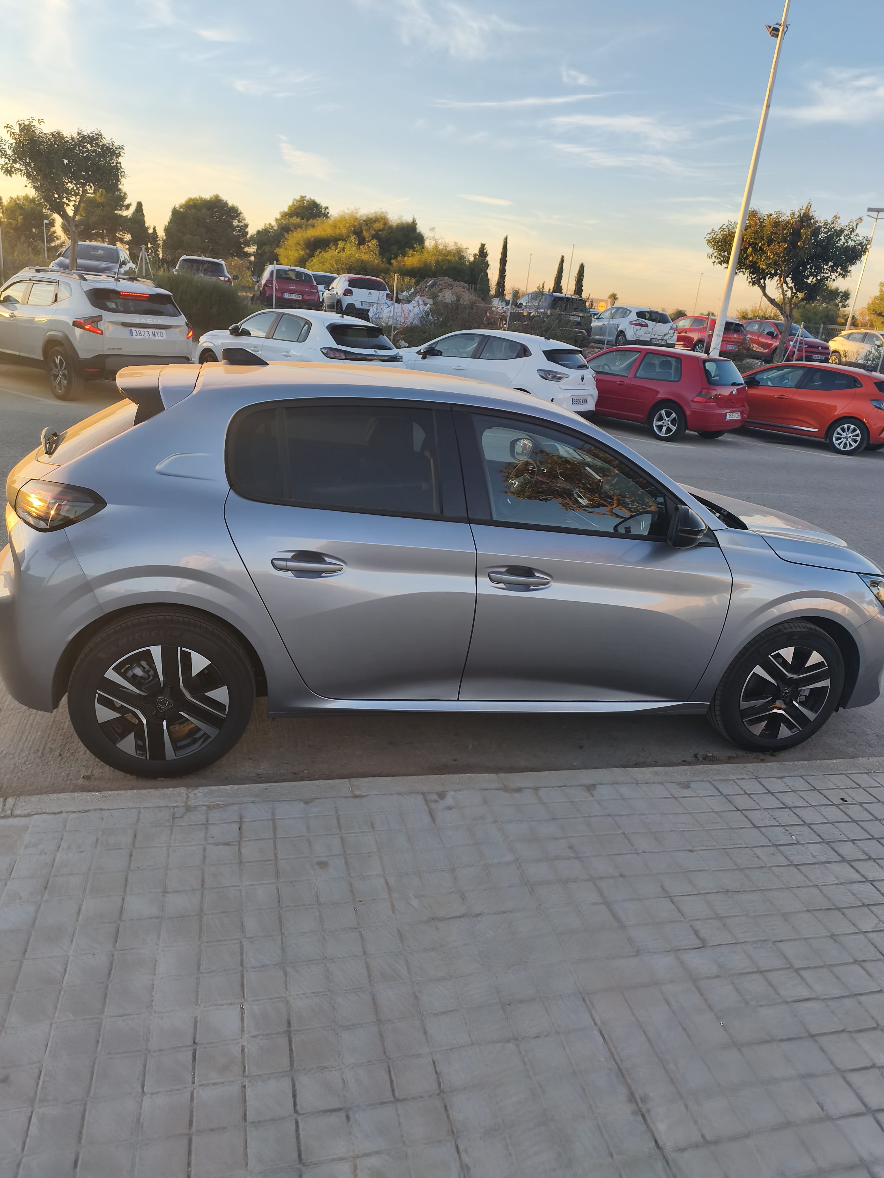 Peugeot 208 con Aire acondicionado