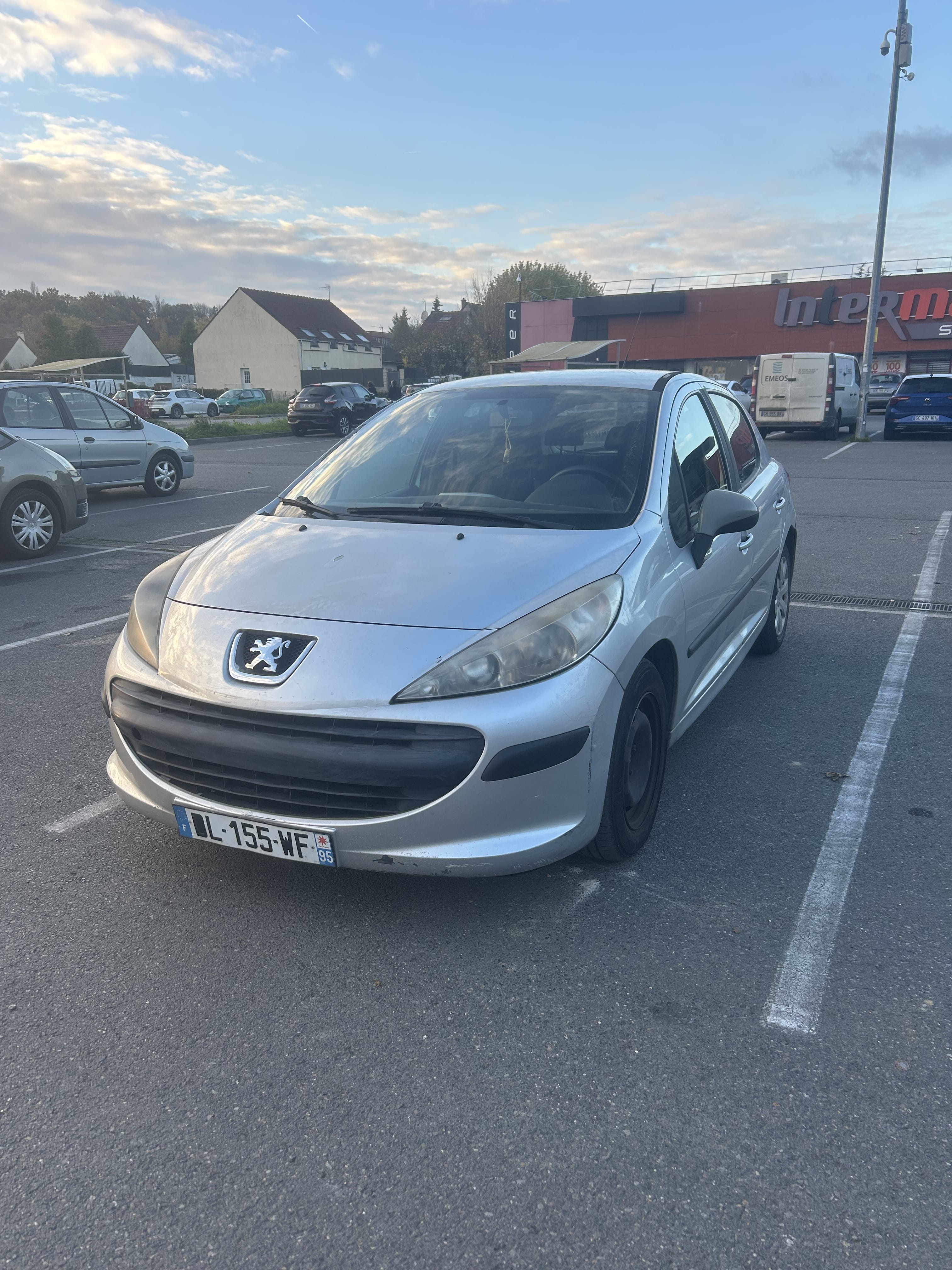 Peugeot 207 avec Entrée audio / iPod