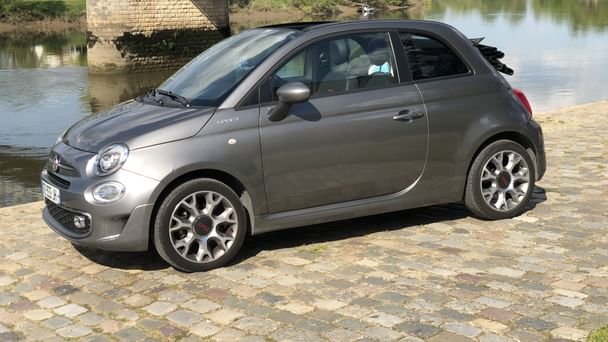 Fiat 500 C Hybride Louez la Fiat 500 Cabriolet Hybride – Élégance, Technologie et Économie ! avec Climatisation