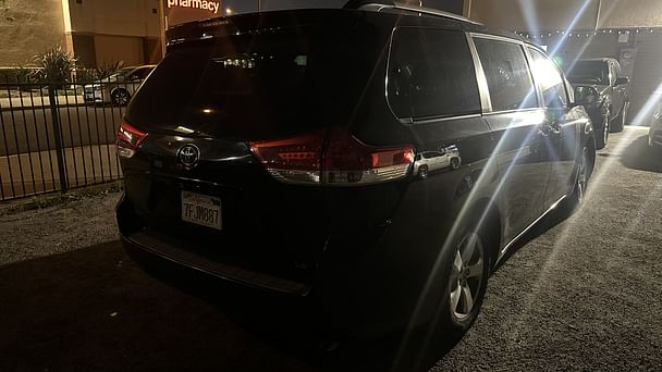 Toyota Sienna LE 8-Passenger with Cruise control