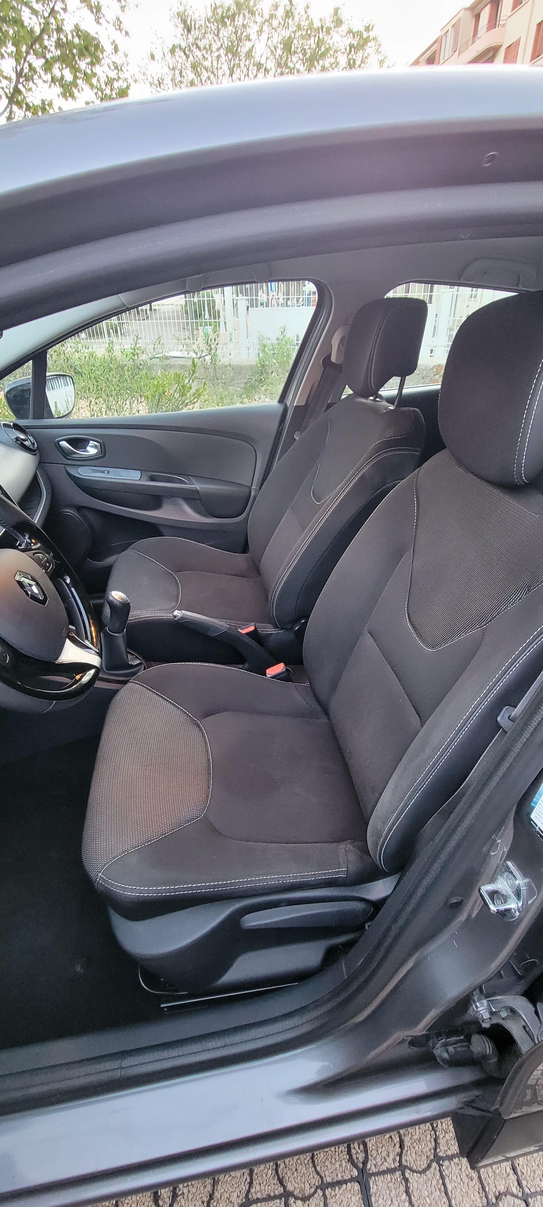 Renault Clio avec Siège bébé