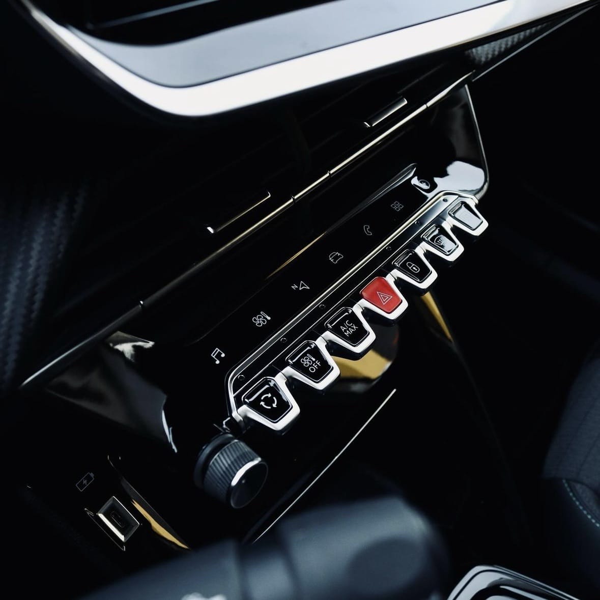 Peugeot e-2008 con Control de velocidad